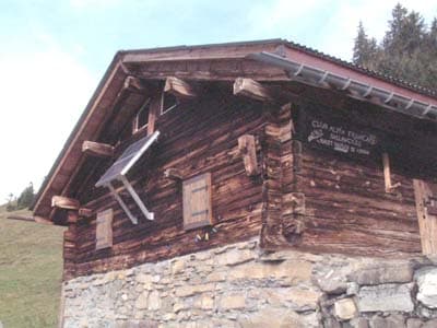 Refuge de Véran (via Wikimedia Commons, CC BY-SA 2.0 fr)