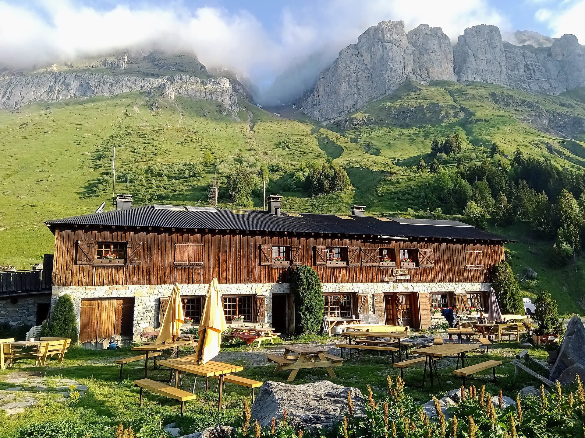 Refuge de Doran (via Wikimedia Commons, CC BY-SA 4.0)
