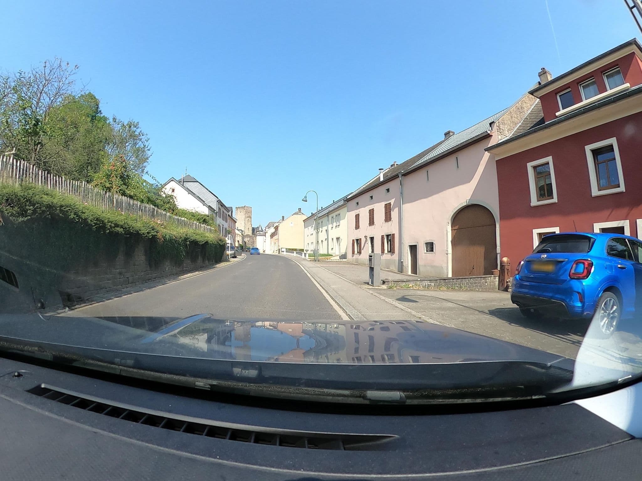 Street view near Hotel Mama, Brouch — © RaphaelPasLoin (CC BY-SA · Mapillary)