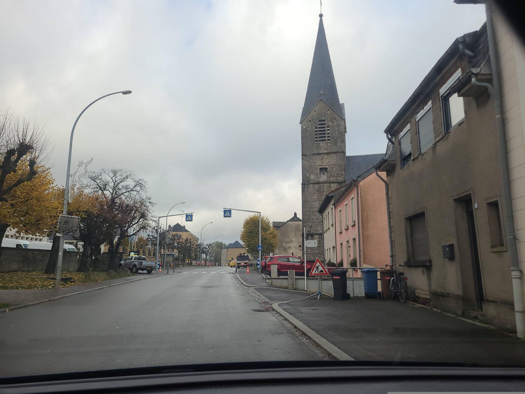 Street view near Chateau de Clemency, Clemency — © sergcatalan (CC BY-SA · Mapillary)