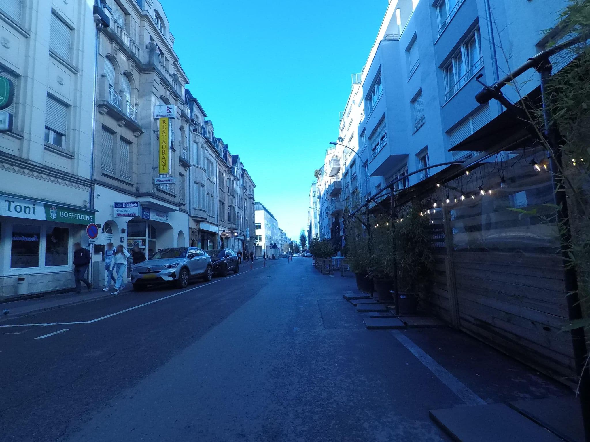 Street view near Hotel Crown, Gare — © bcostacurta (CC BY-SA · Mapillary)