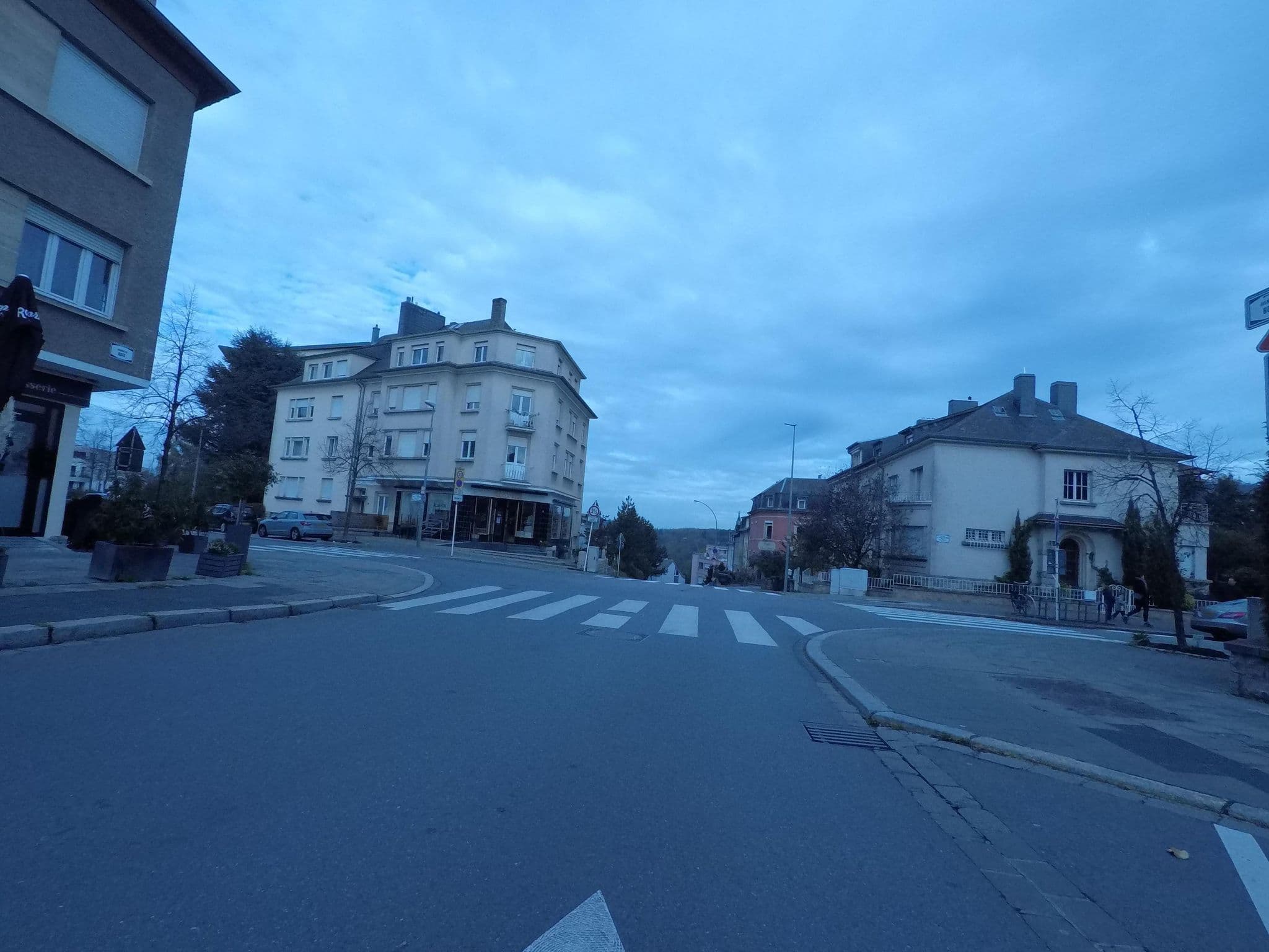 Street view near Fonzie's Diner, Limpertsberg — © bcostacurta (CC BY-SA · Mapillary)