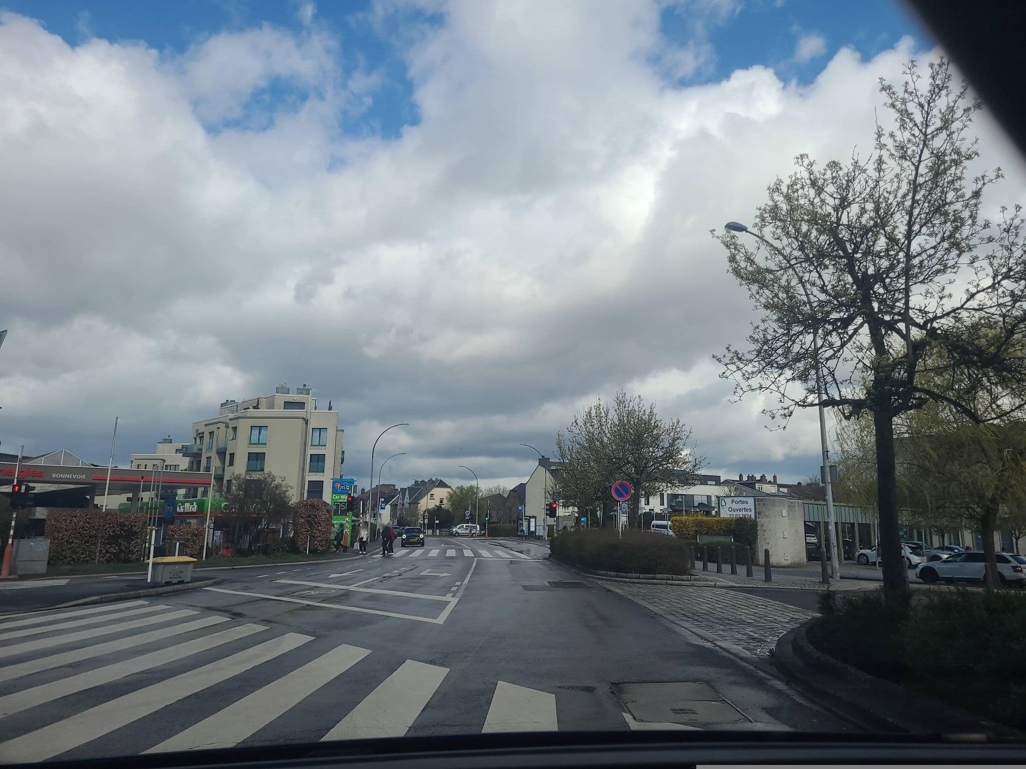 Street view near Hotel Pax Luxembourg, Howald — © sergcatalan (CC BY-SA · Mapillary)