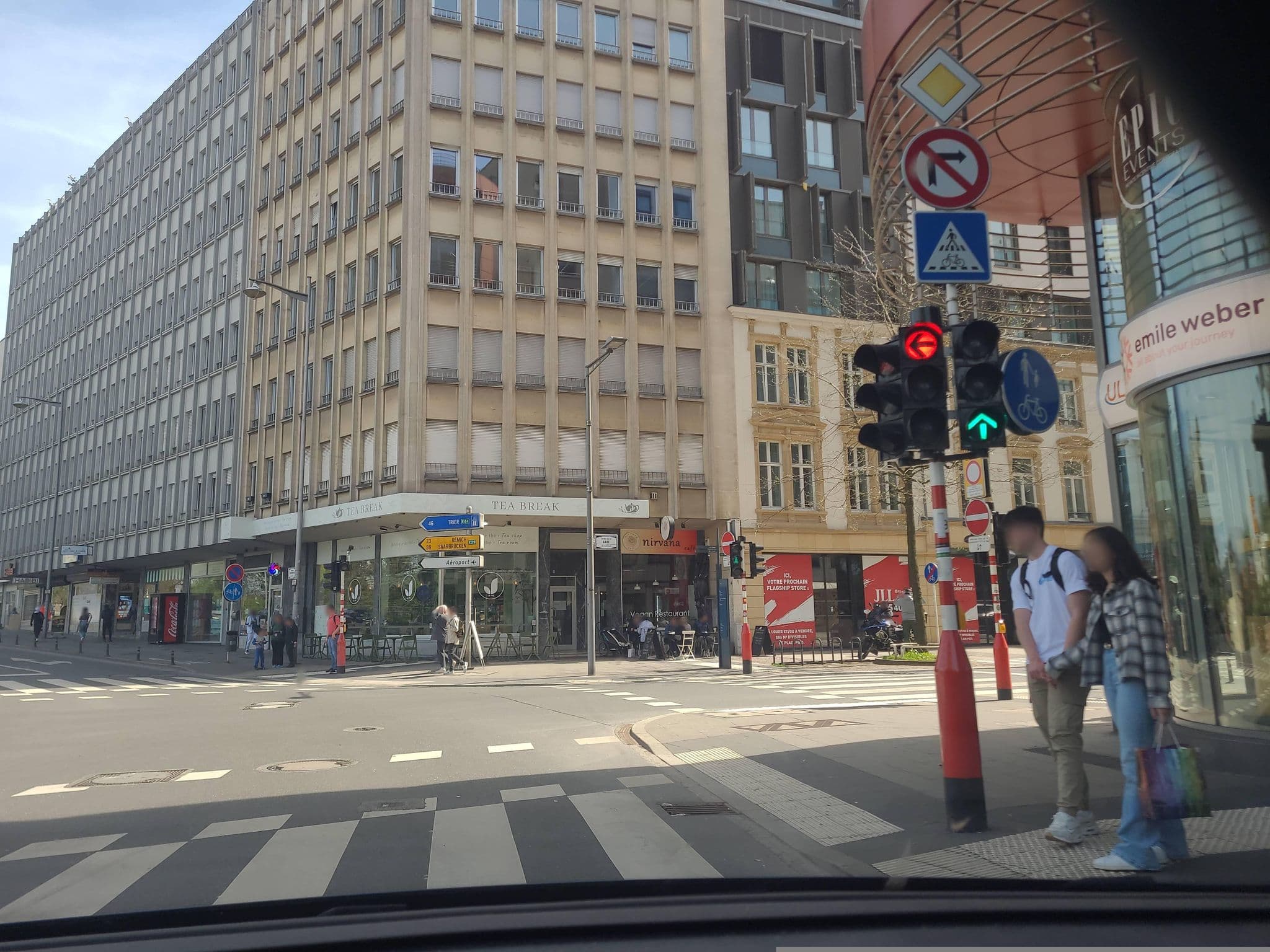 Street view near The Central, Gare — © sergcatalan (CC BY-SA · Mapillary)
