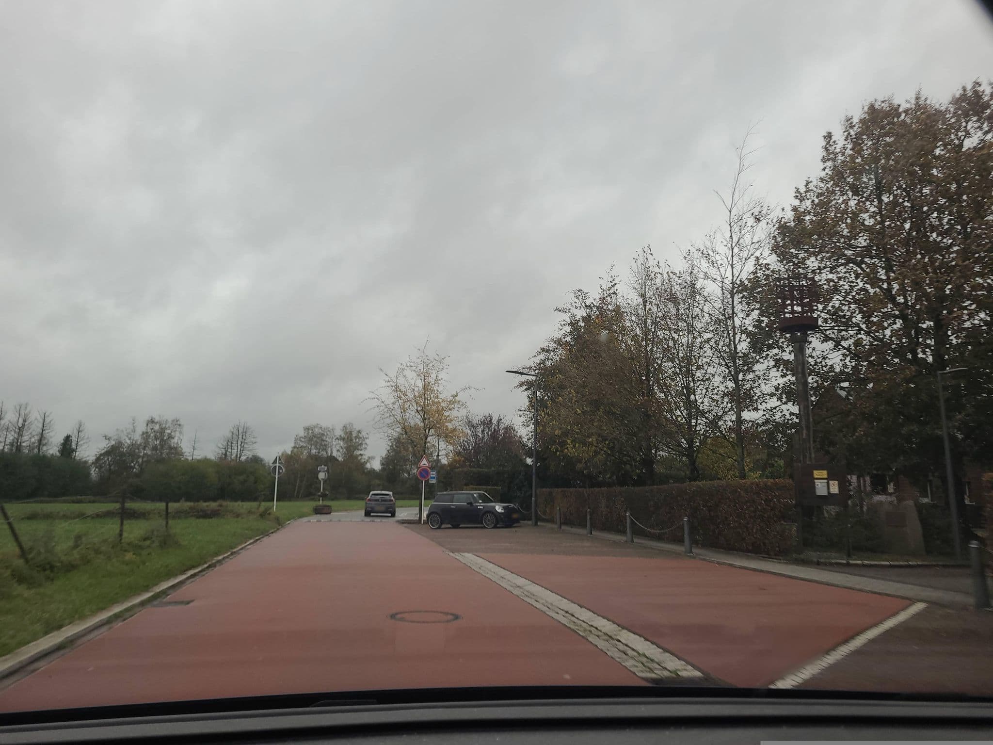 Street view near Home "Bei den Kiewerlecken", Strassen — © sergcatalan (CC BY-SA · Mapillary)