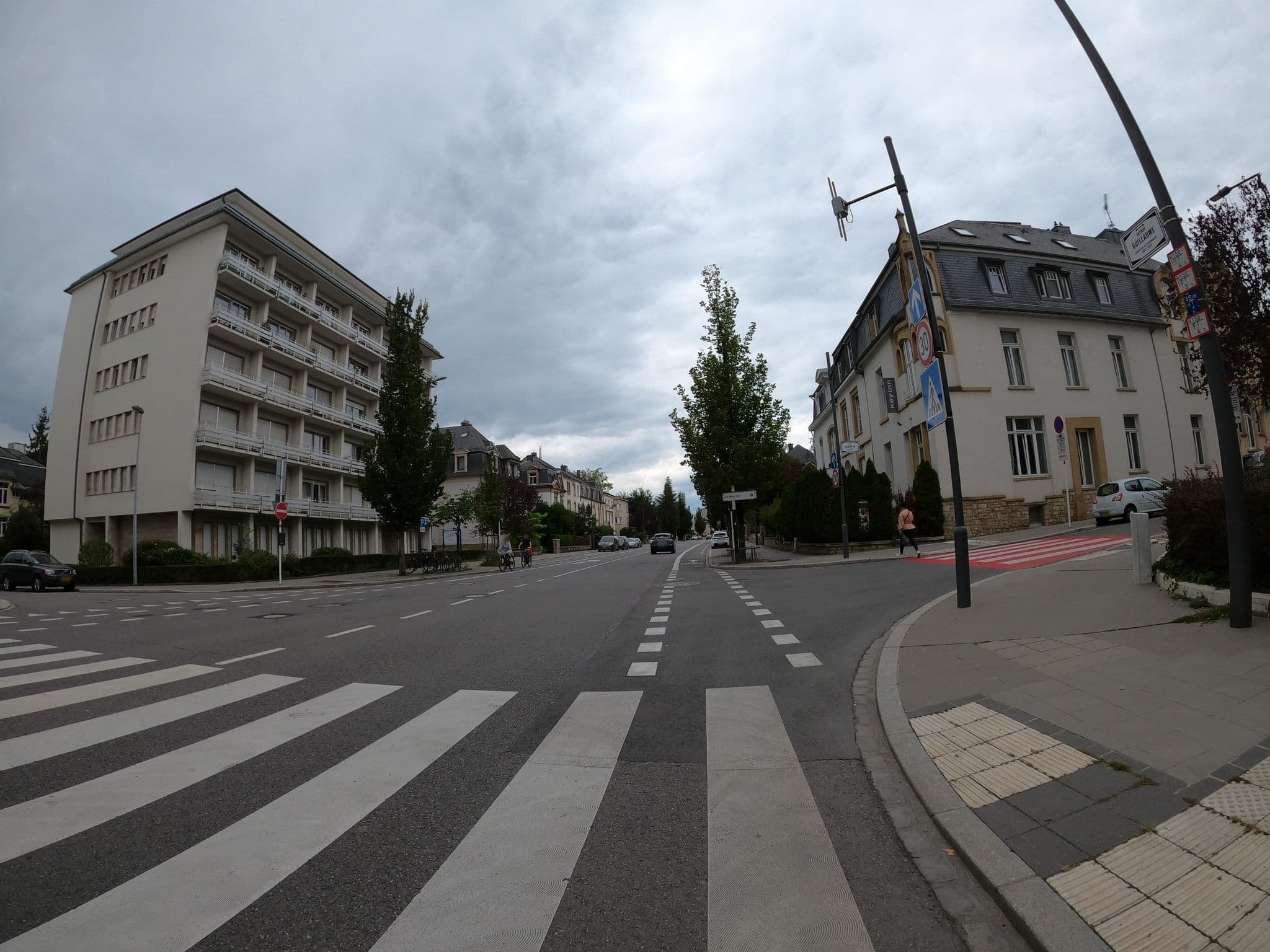 Street view near Residence Pierre Dupong, Hollerich — © VIA_KK (CC BY-SA · Mapillary)