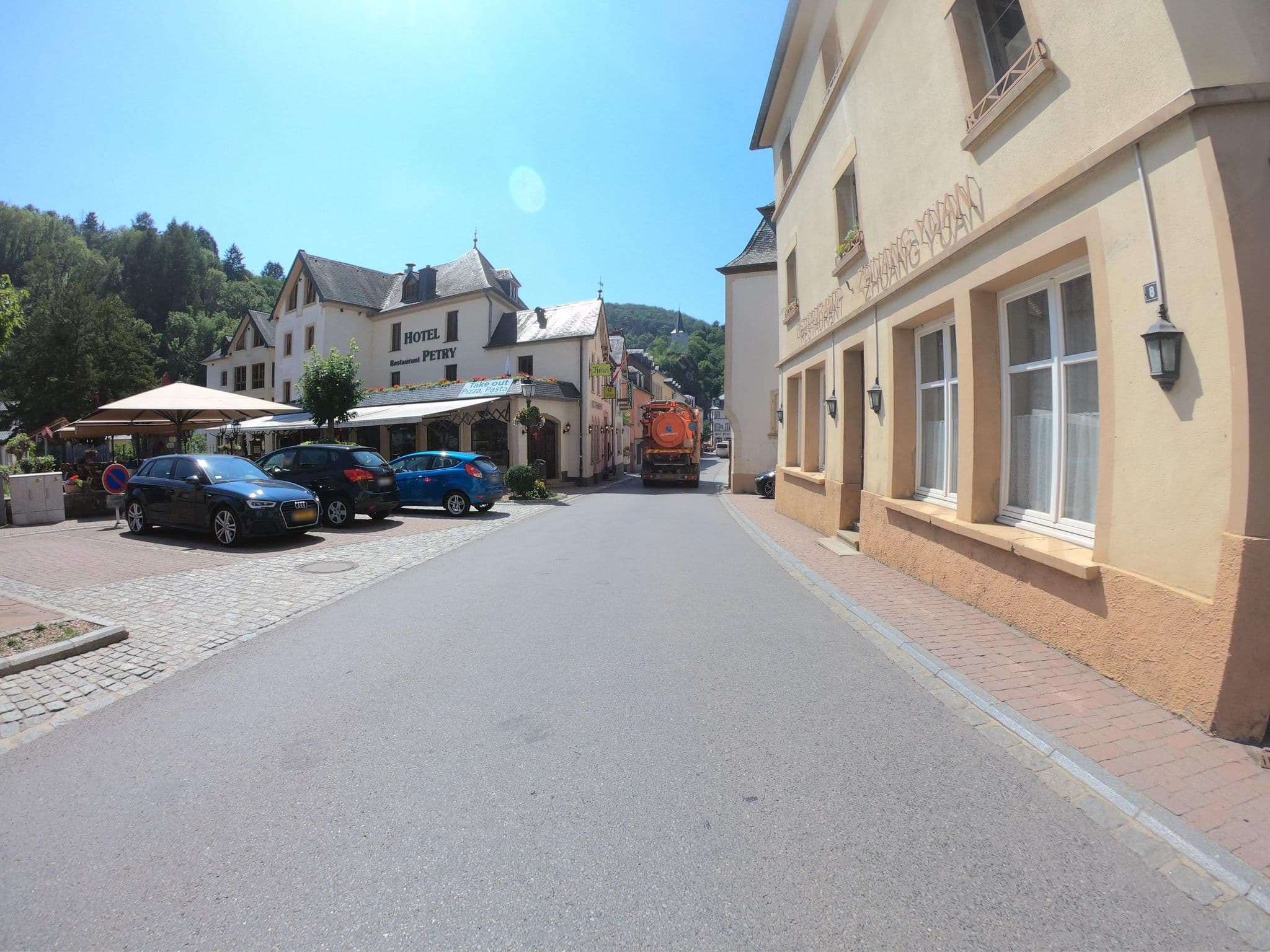 Street view near Hôtel-Restaurant "Petry", Vianden — © joostjakob (CC BY-SA · Mapillary)