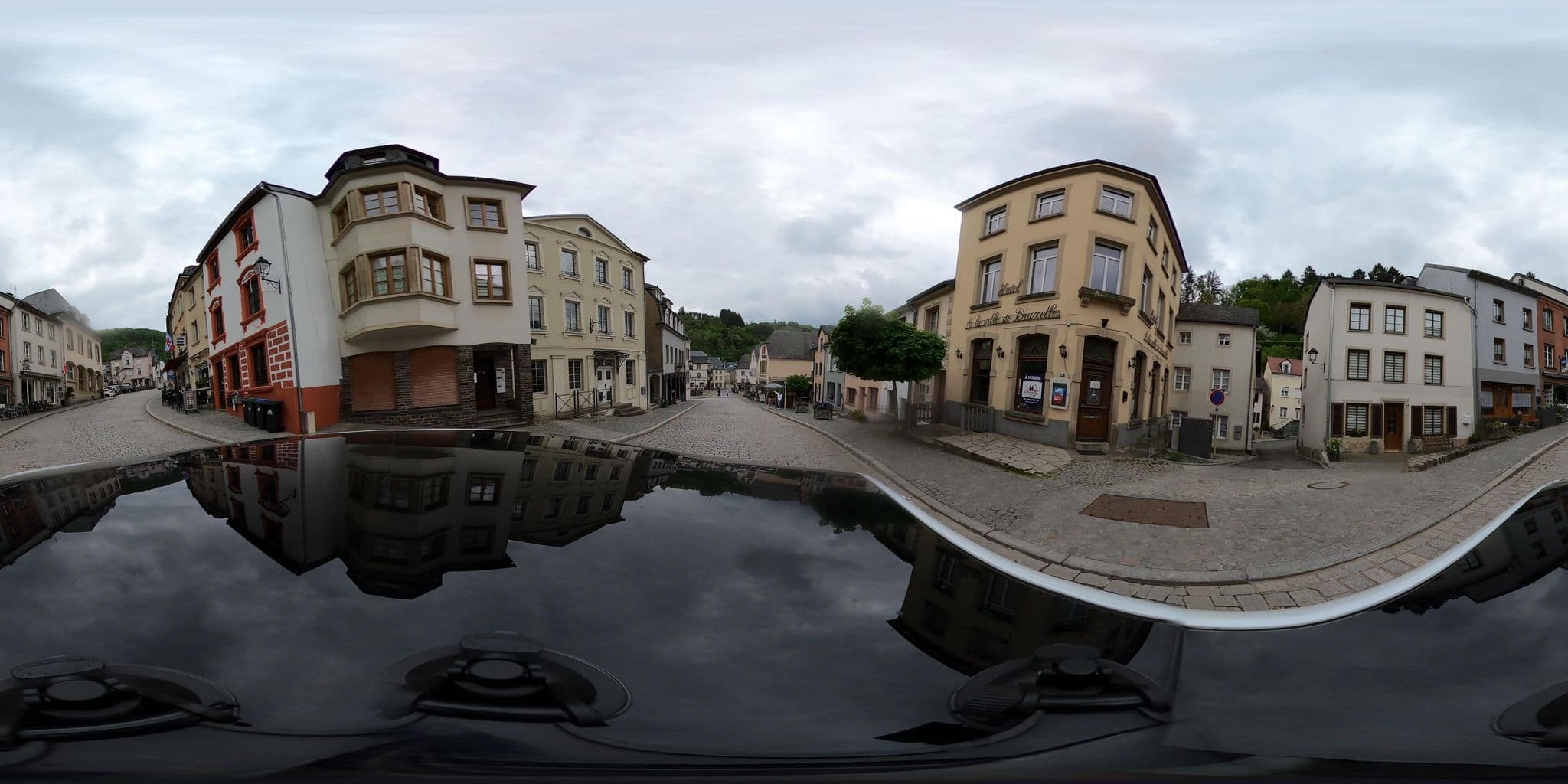 Street view near Hotel Ville de Bruxelles, Vianden — © tumblecow (CC BY-SA · Mapillary)
