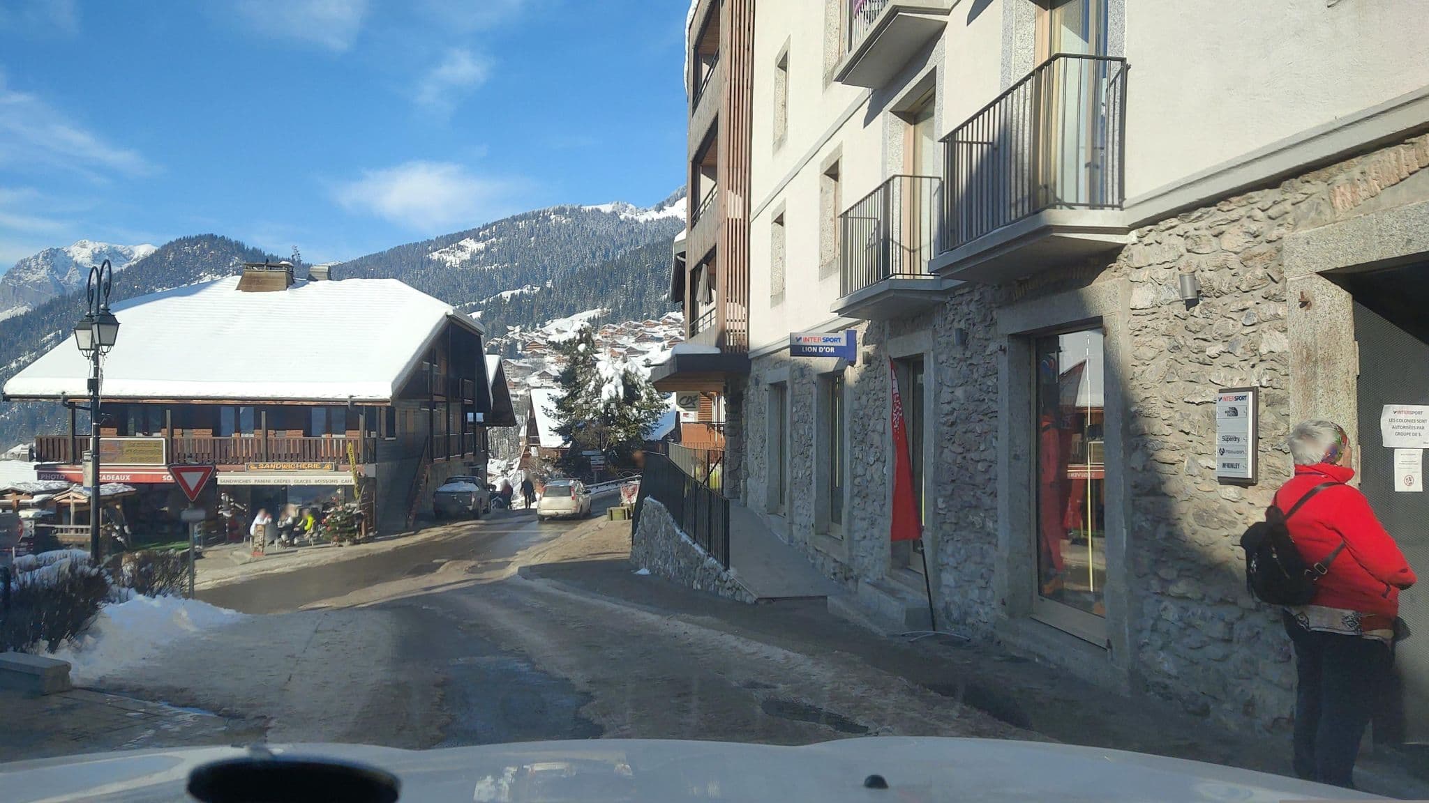 Street view near Le Lion d'Or, Châtel — © MatthieuF4FNE (CC BY-SA · Mapillary)