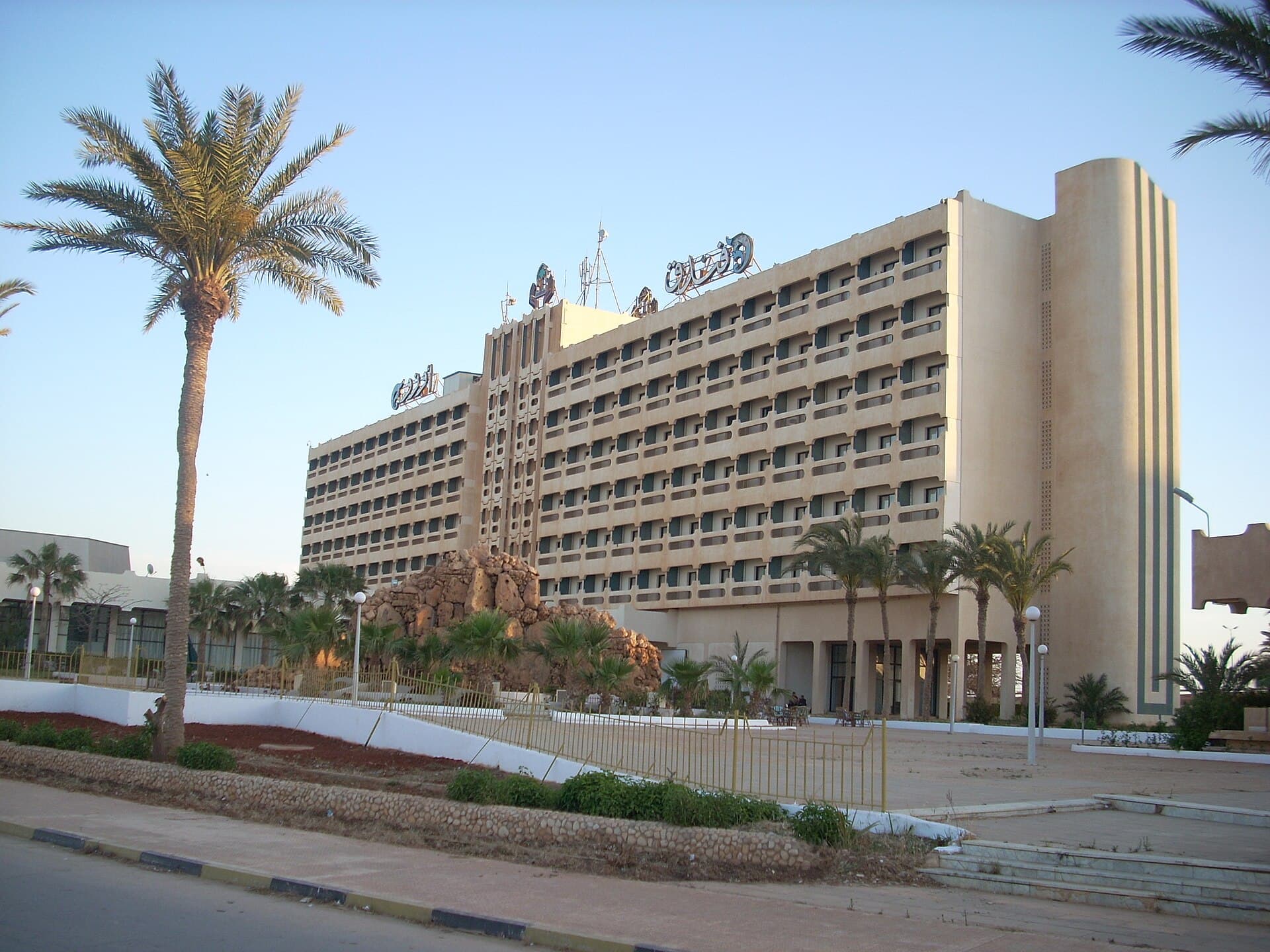 Uzu Hotel (via Wikimedia Commons, Public domain)