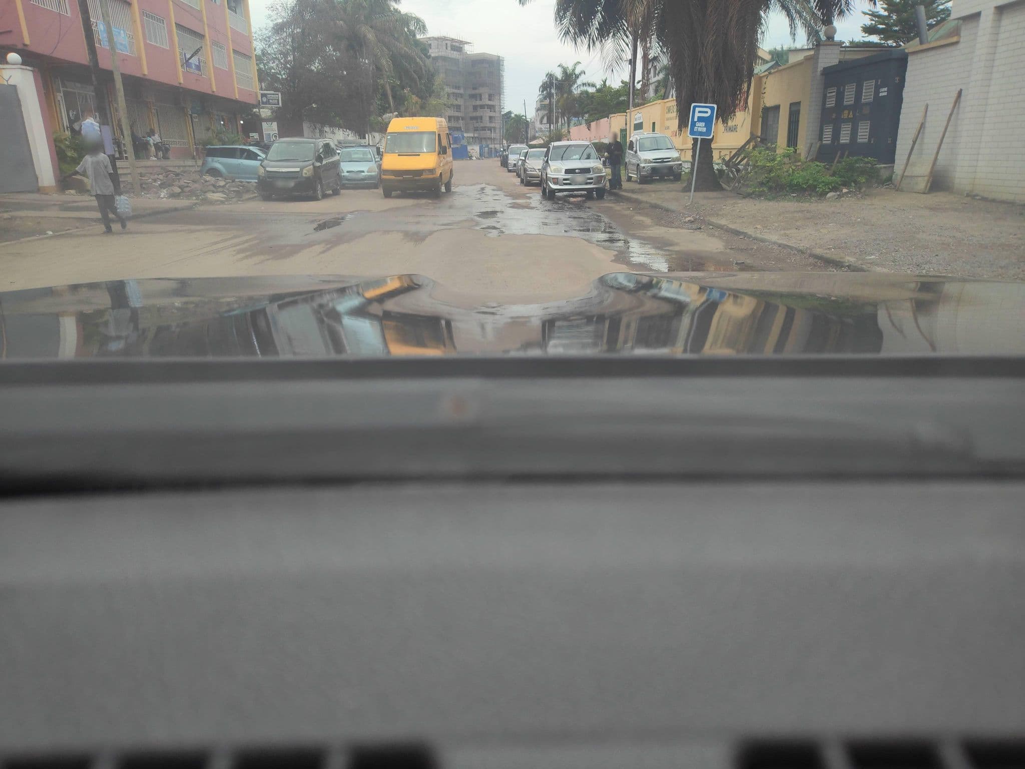 Street view near Auberge Le Marinel, Kinshasa — © orlanto (CC BY-SA · Mapillary)