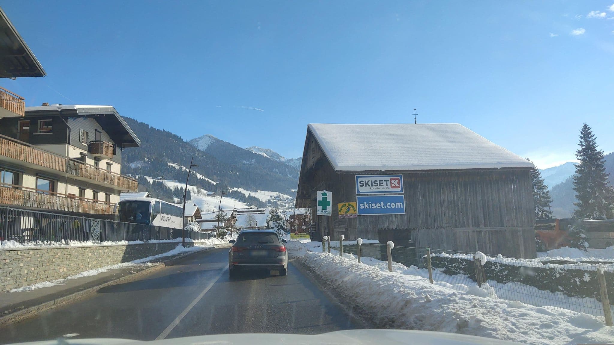 Street view near Centre de Vacances Costa Nuova, Abondance — © MatthieuF4FNE (CC BY-SA · Mapillary)