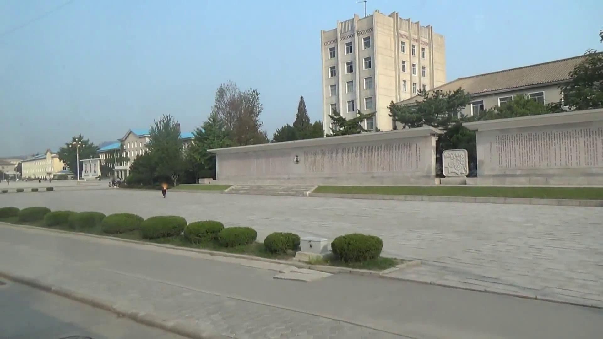 Street view near 개성민속여관, Kaesŏng — © cut (CC BY-SA · Mapillary)