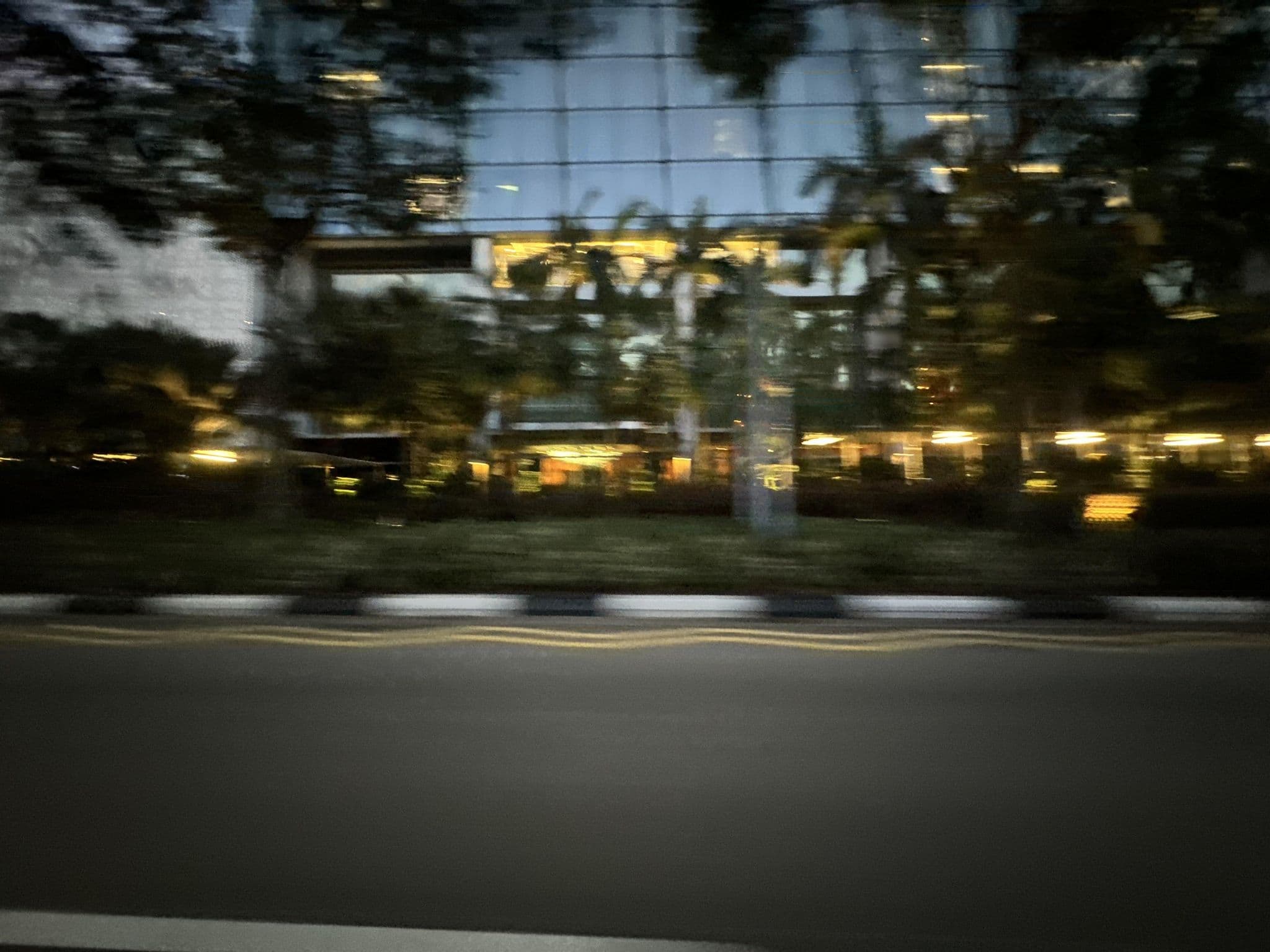 Street view near Rooftop Infinity Pool, Marina Bay — © filipb (CC BY-SA · Mapillary)