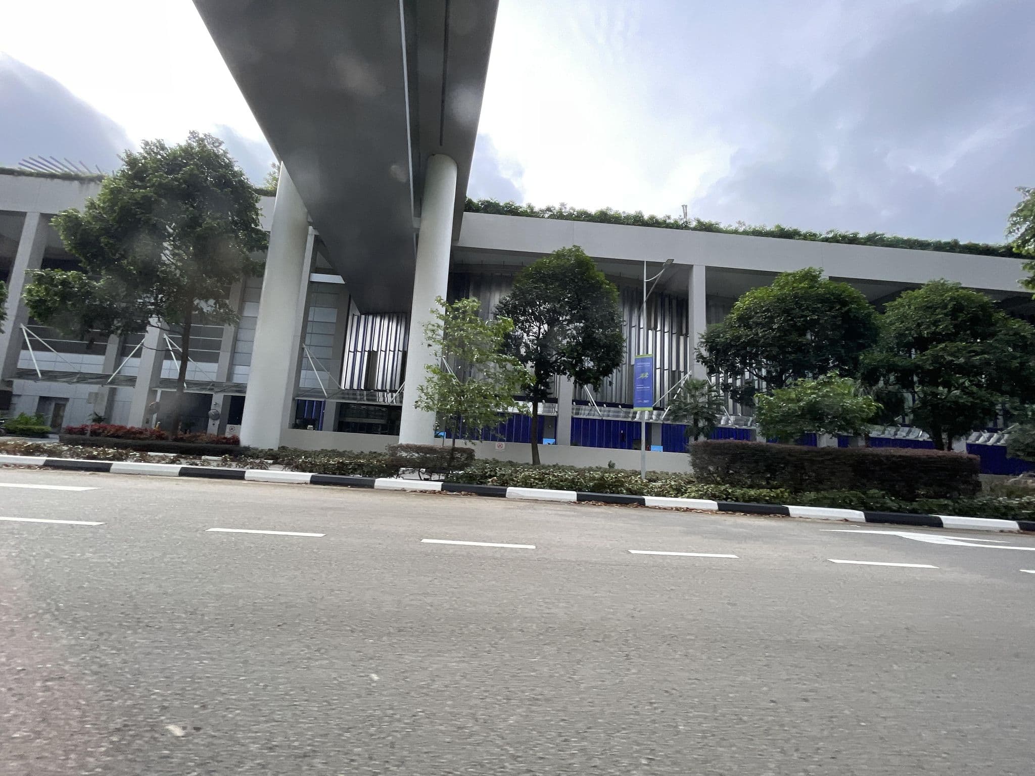 Street view near Tower 1 checkpoint, Marina Bay — © filipb (CC BY-SA · Mapillary)