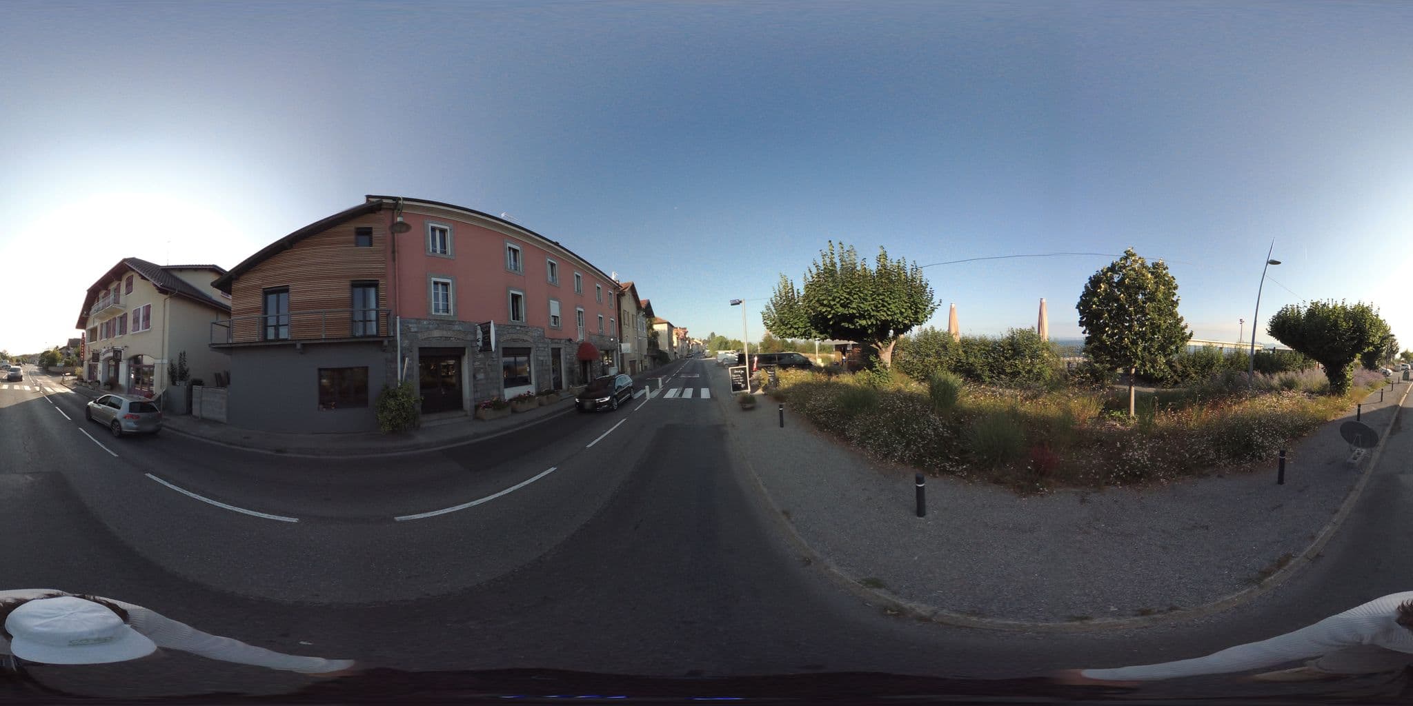 Street view near L'Hostellerie du Lac, Neuvecelle — © geovelo (CC BY-SA · Mapillary)