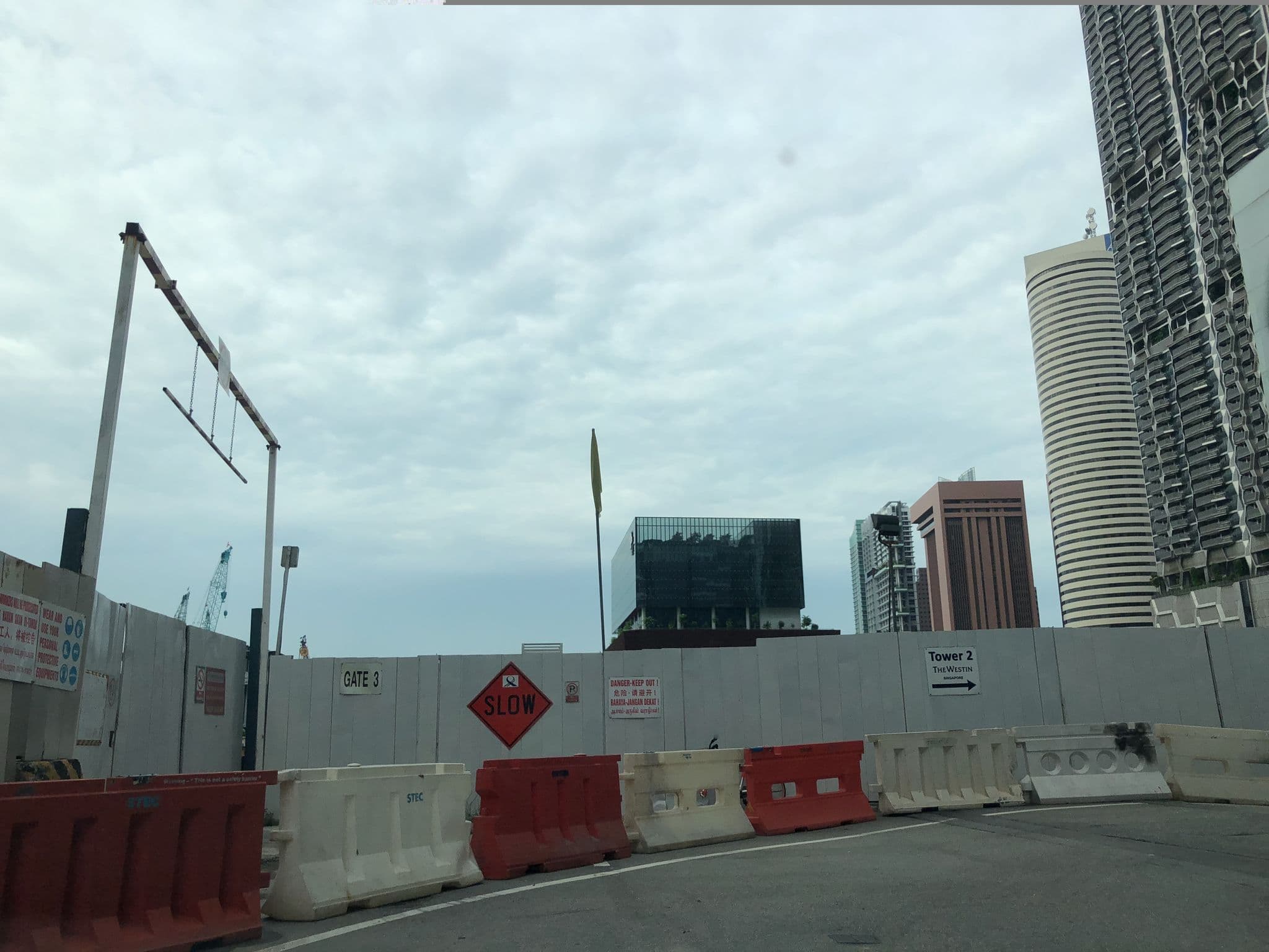 Street view near Westin Ballroom 2, Marina Bay — © jeanchan21 (CC BY-SA · Mapillary)