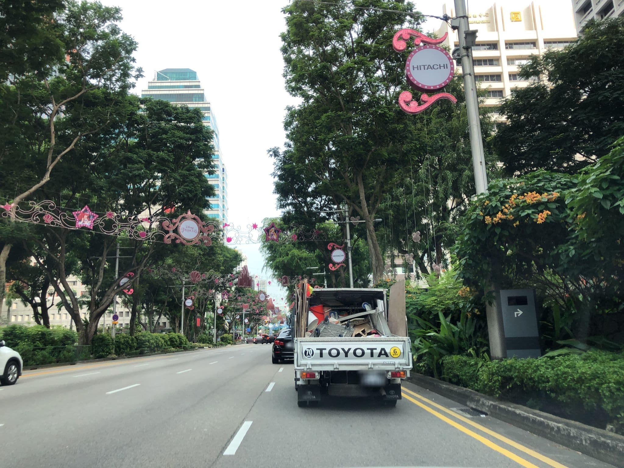 Street view near Hilton Pool 24th Floor, One Tree Hill — © whywhyd (CC BY-SA · Mapillary)