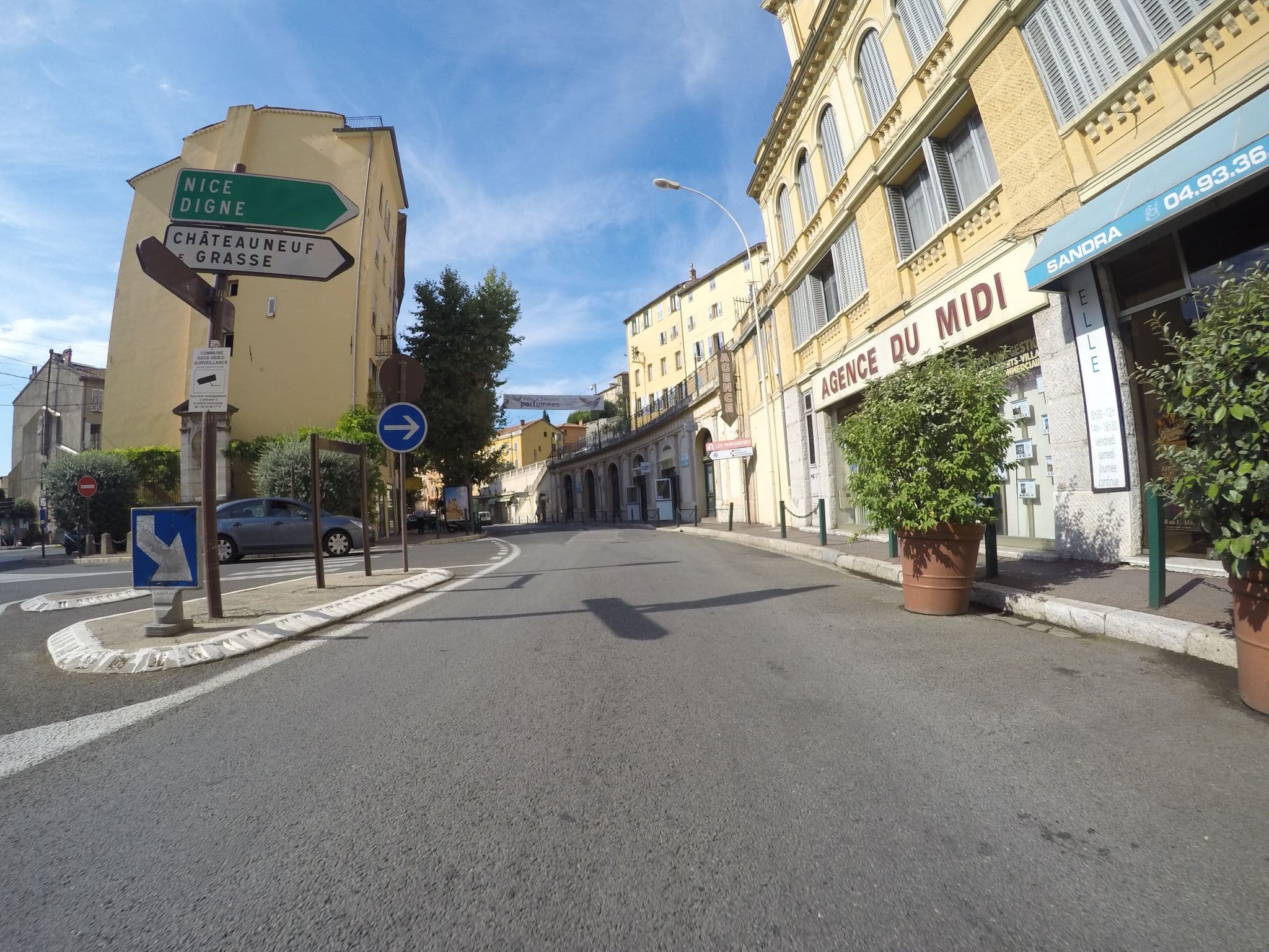 Street view near Hôtel Napoléon, Grasse — © jesolem (CC BY-SA · Mapillary)