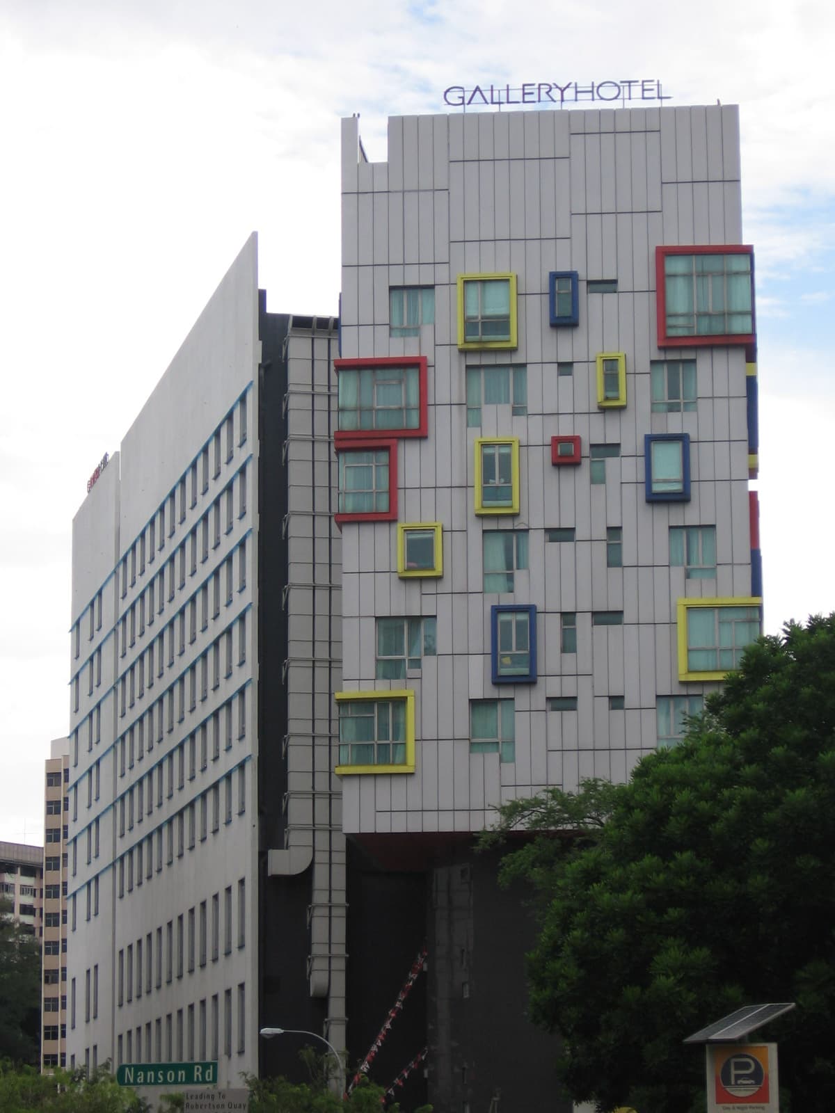 The Gallery Hotel (via Wikimedia Commons, CC BY-SA 3.0)