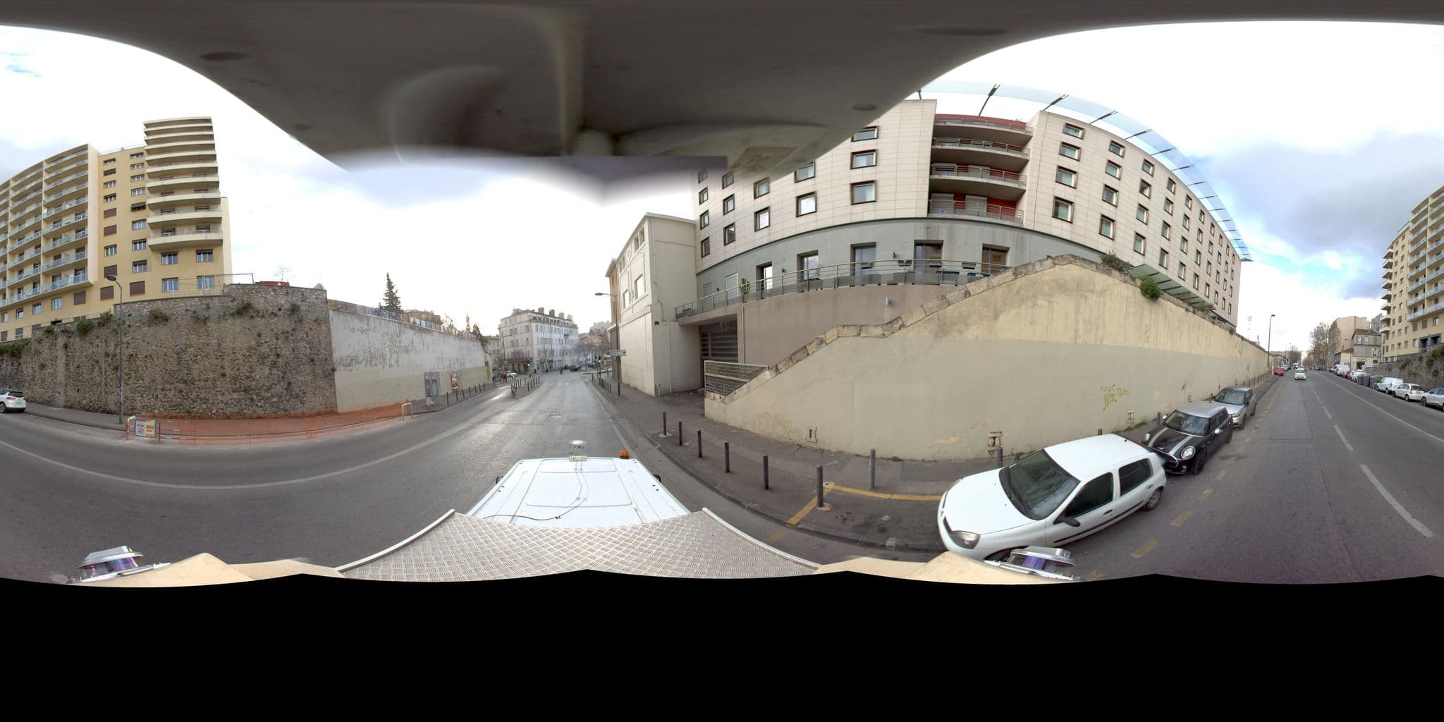 Street view near Résidence Orfea Marseille, Saint-Charles — © Suez (CC BY-SA · Mapillary)