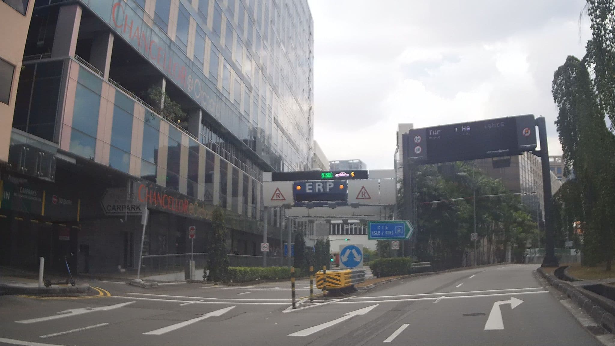 Street view near Hotel Supreme (原首酒店), Oxley — © ashishgrab (CC BY-SA · Mapillary)