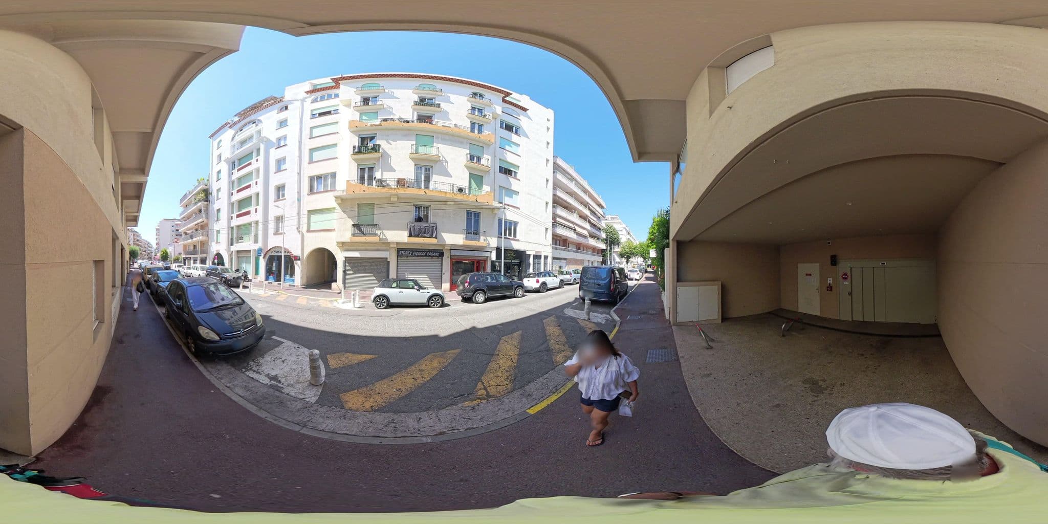 Street view near La Marjolaine, Juan-les-Pins — © graharg (CC BY-SA · Mapillary)
