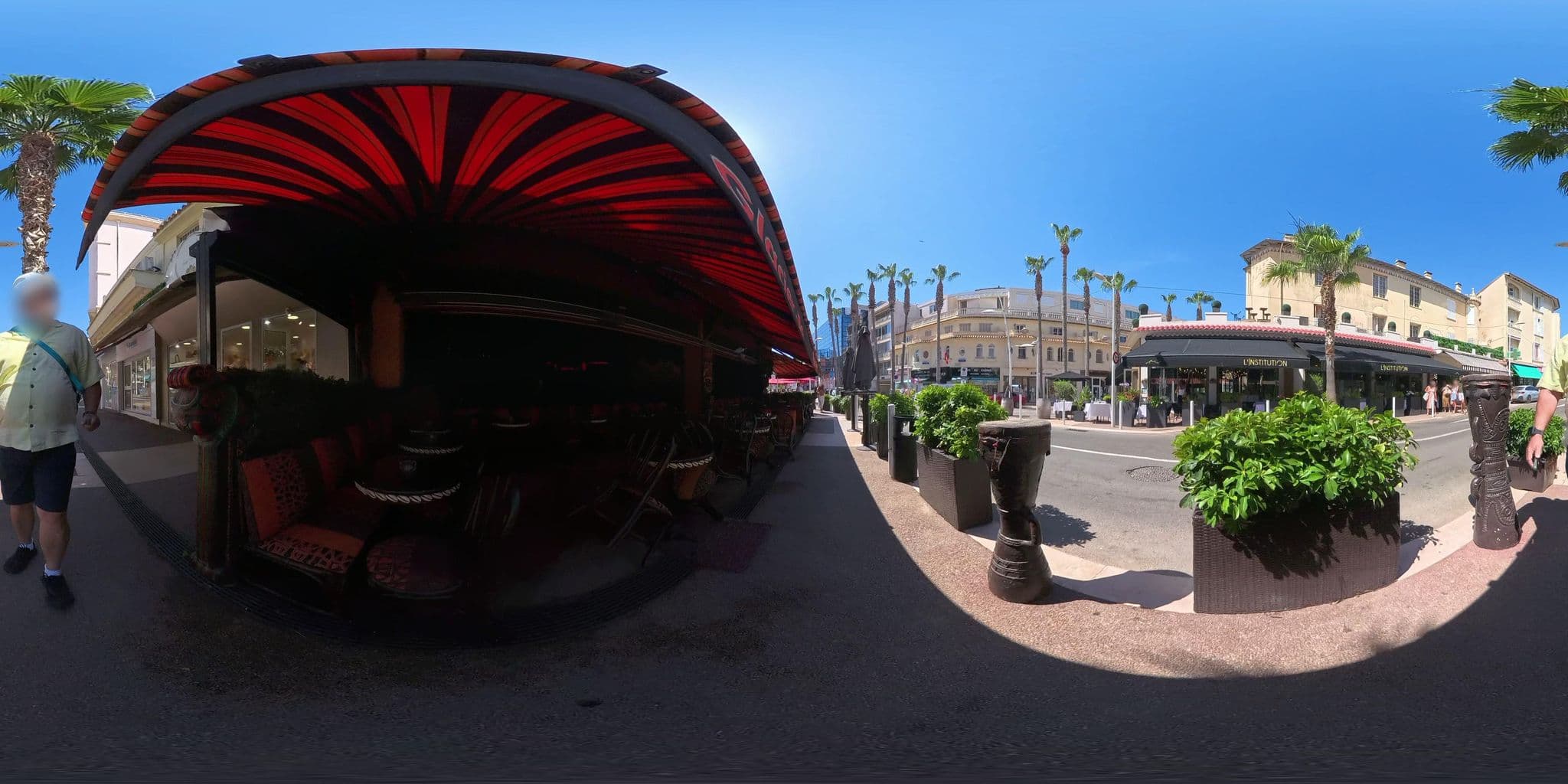 Street view near Hôtel Savoy, Juan-les-Pins — © graharg (CC BY-SA · Mapillary)
