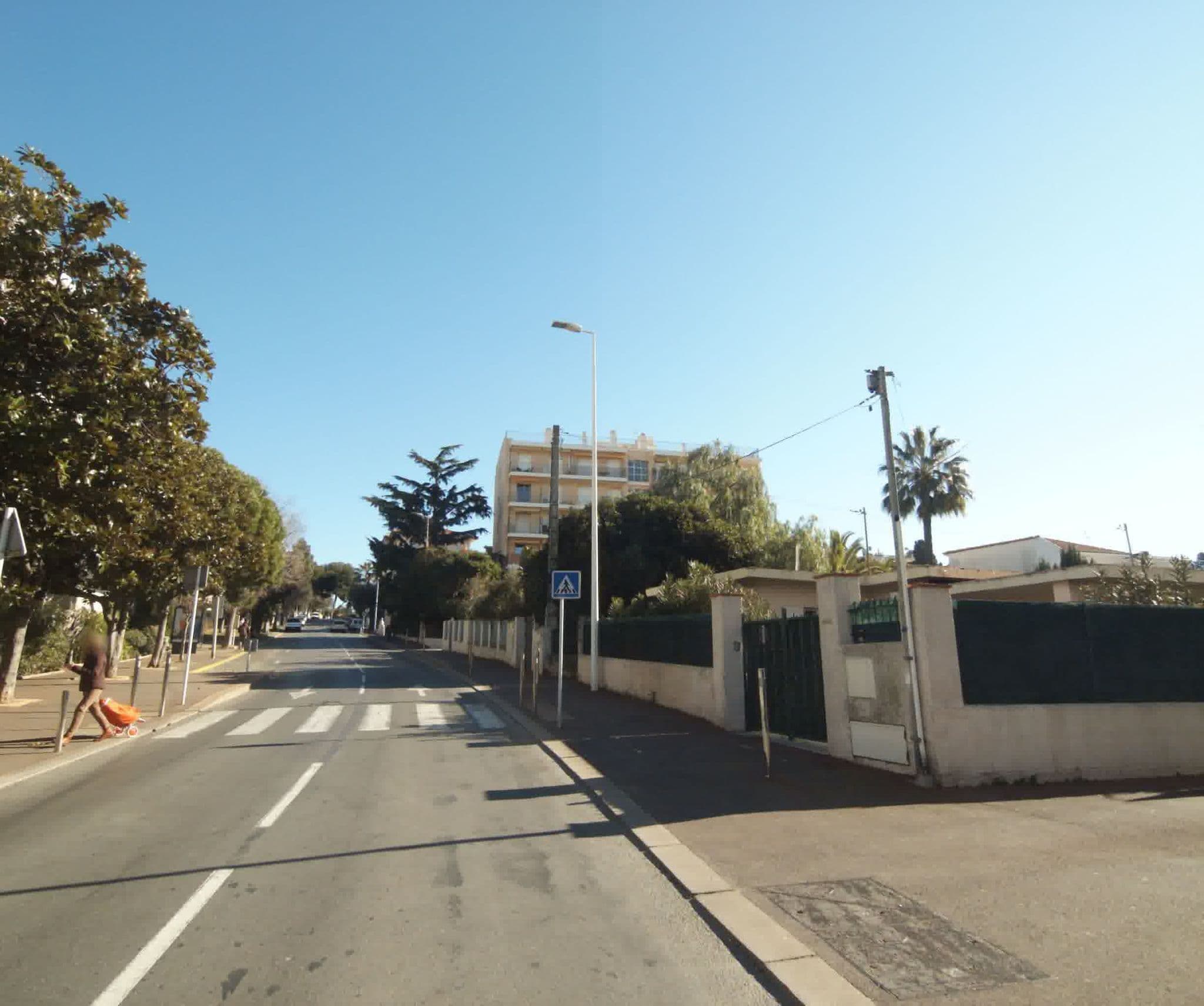 Street view near Hôtel AC Ambassadeurs, Juan-les-Pins — © sogefi (CC BY-SA · Mapillary)