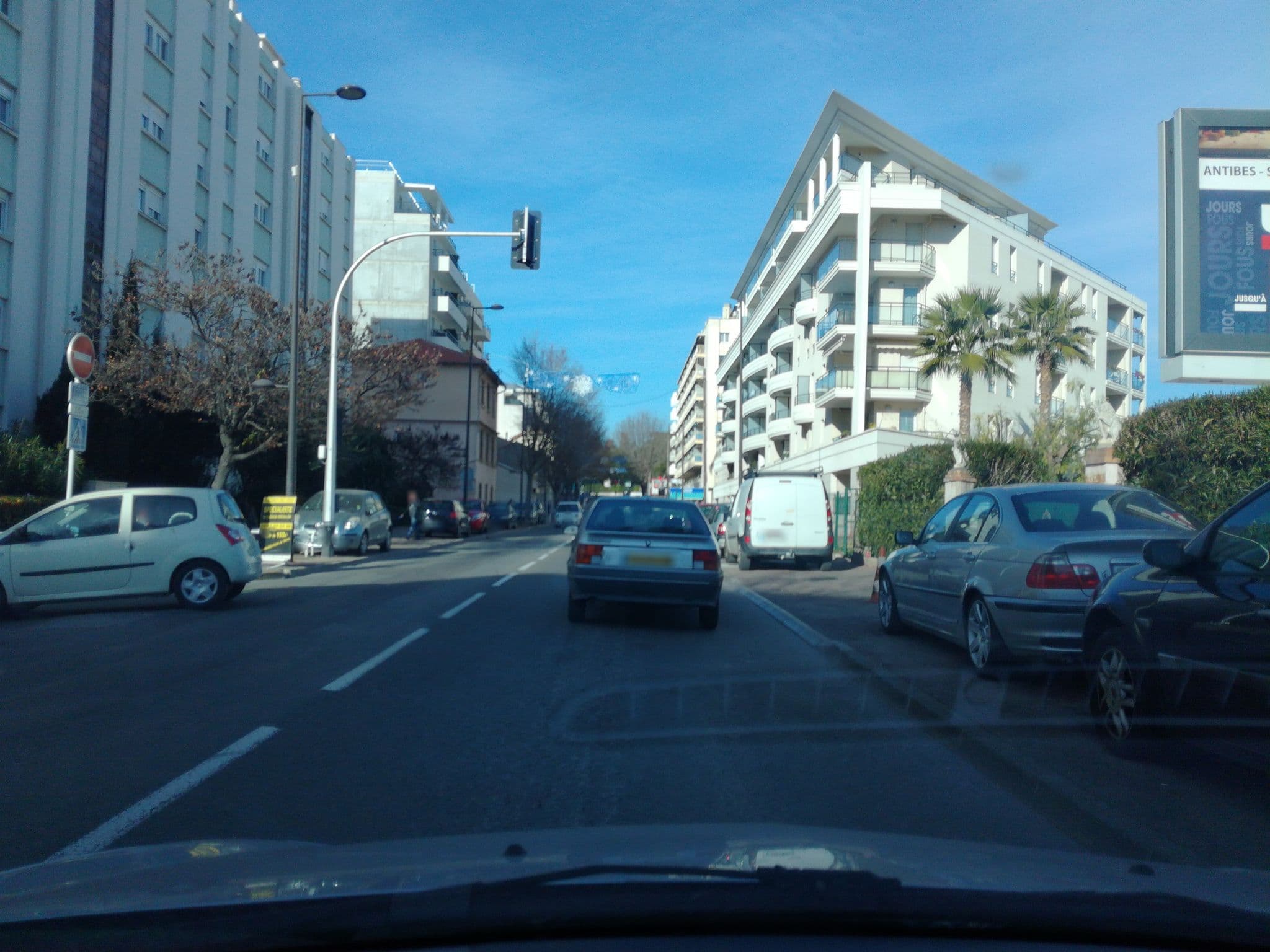 Street view near B&B Hotel, Juan-les-Pins — © baptistemm (CC BY-SA · Mapillary)