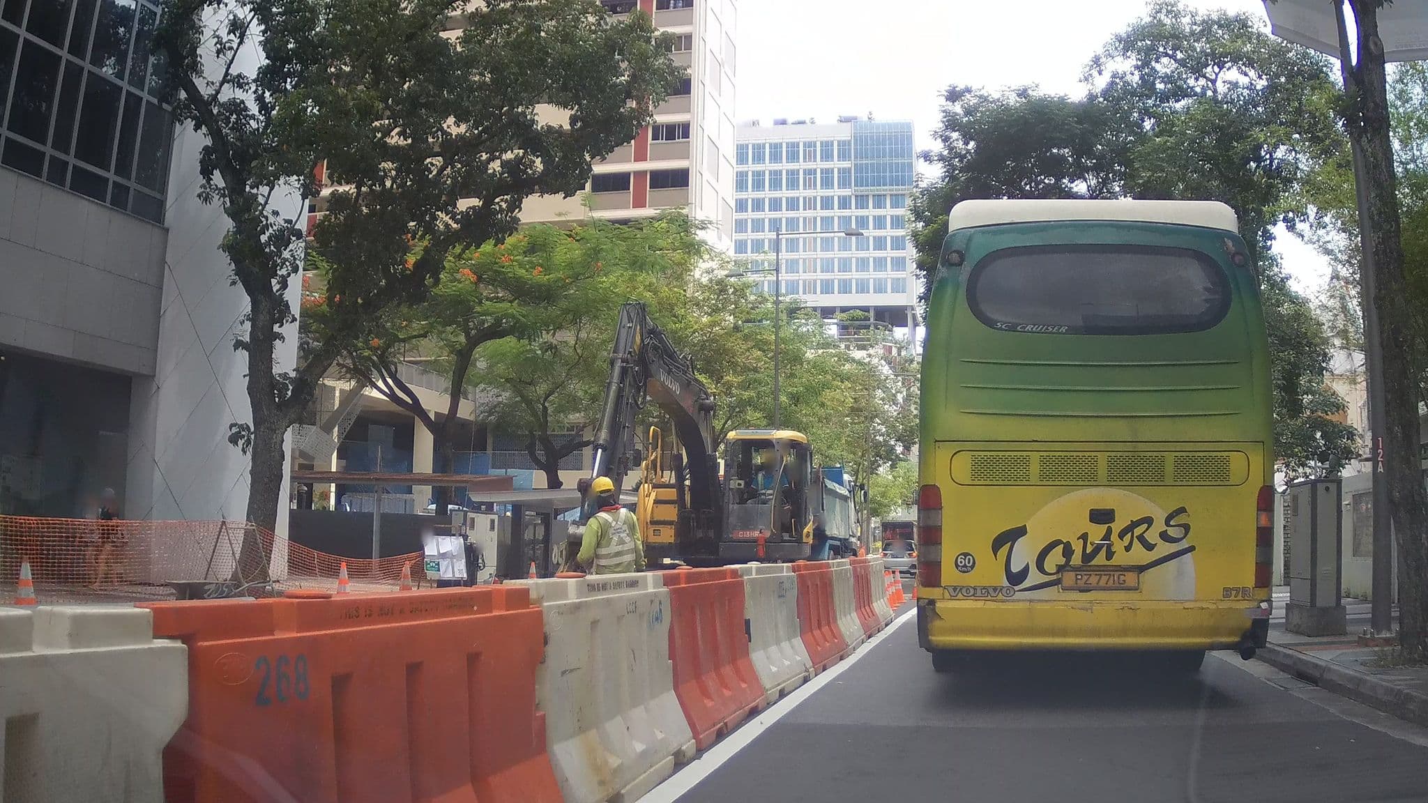 Street view near Hotel Royal @ Queens, Bencoolen — © ashishgrab (CC BY-SA · Mapillary)