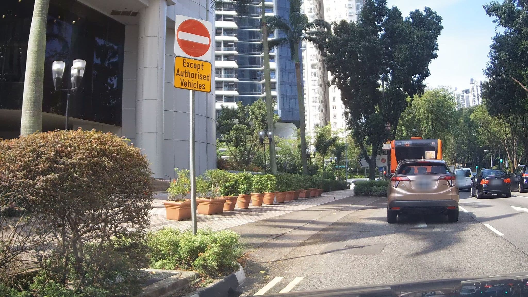 Street view near Hotel Asia, Newton — © ashishgrab (CC BY-SA · Mapillary)