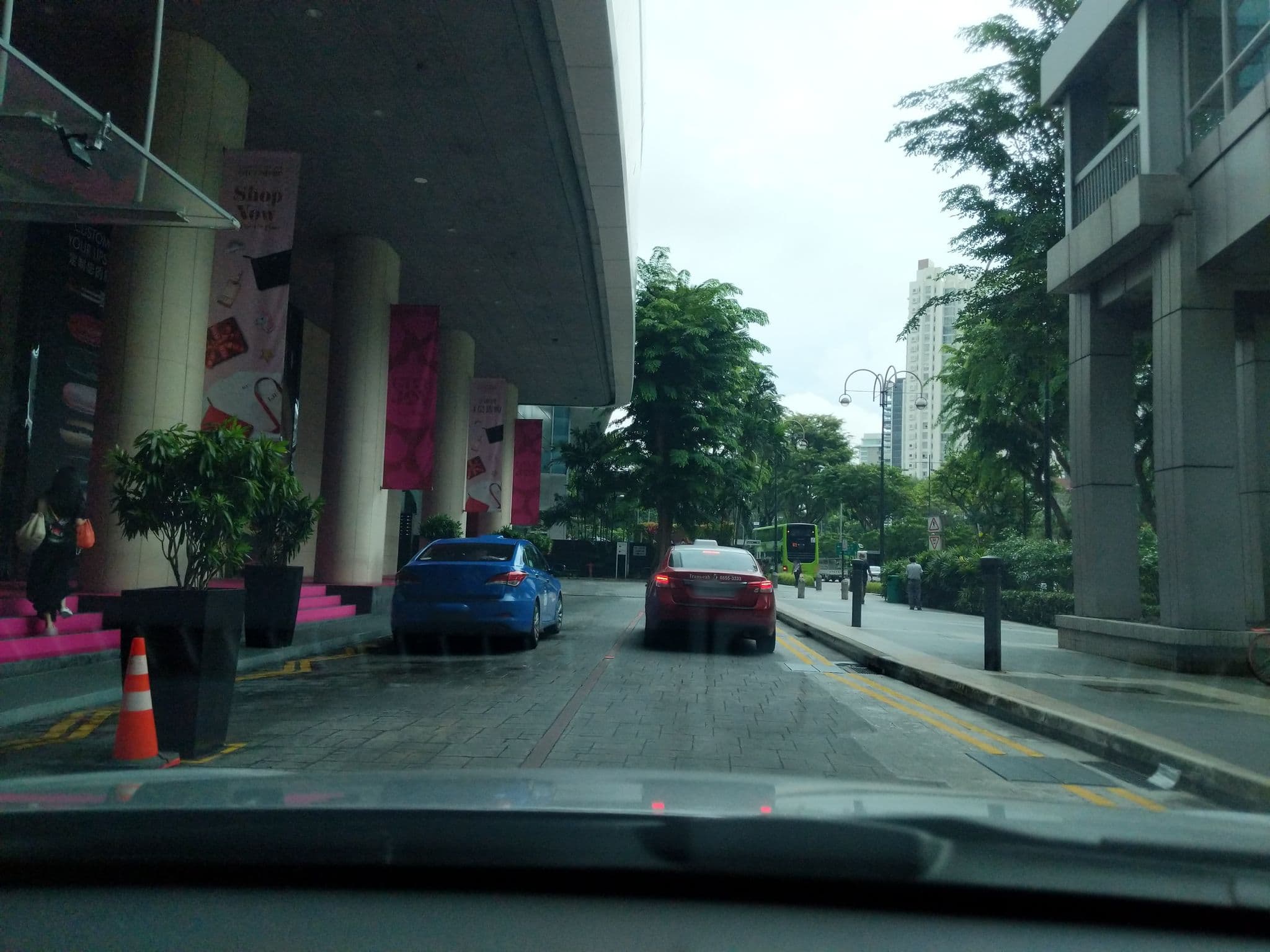 Street view near Musolla @ Grand Hyatt Hotel, Newton — © nich (CC BY-SA · Mapillary)