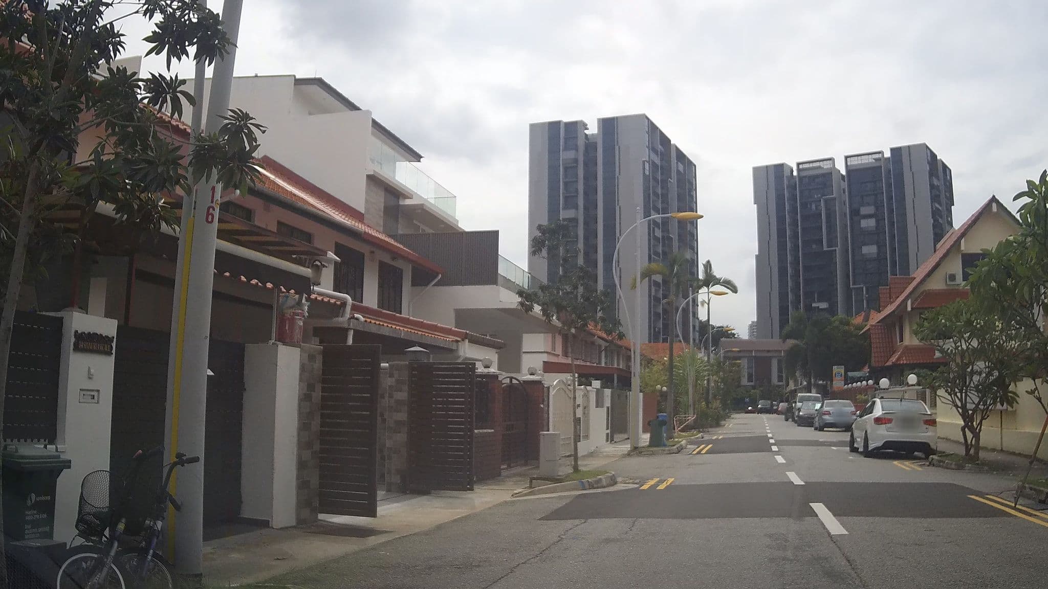 Street view near Winsor Hotel, Sennett Estate — © ashishgrab (CC BY-SA · Mapillary)