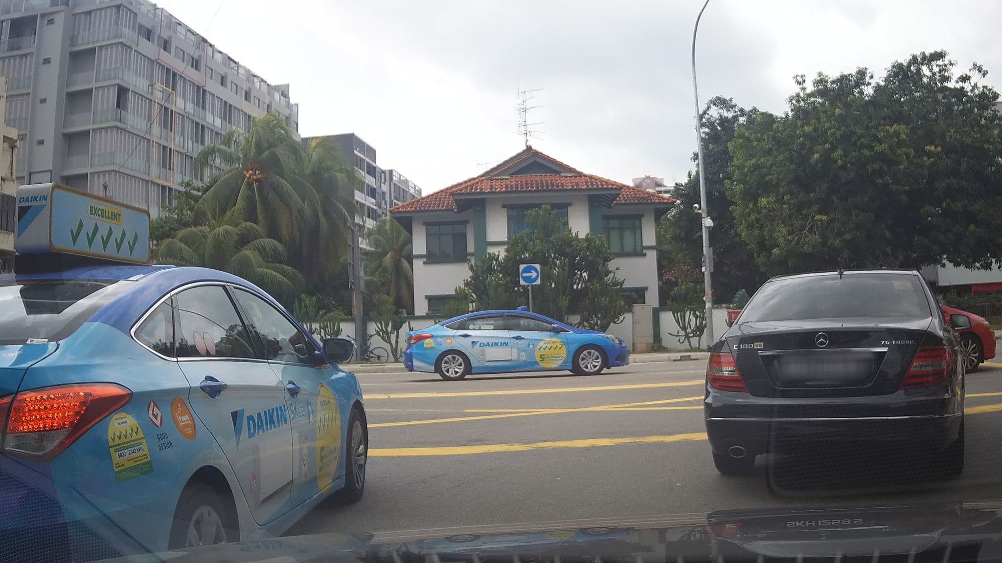 Street view near Lai Meng Hotel @ Geylang Road, Geylang — © ashishgrab (CC BY-SA · Mapillary)