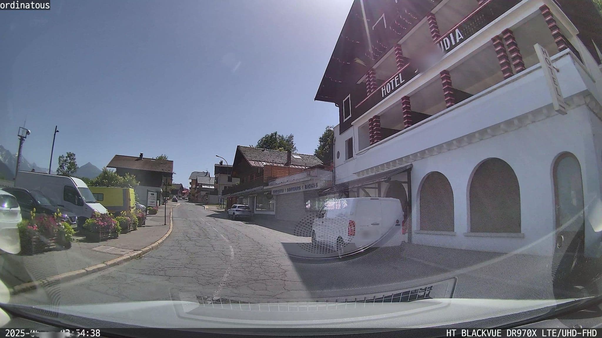 Street view near Hotel Sabaudia, Passy — © ordinatous (CC BY-SA · Mapillary)