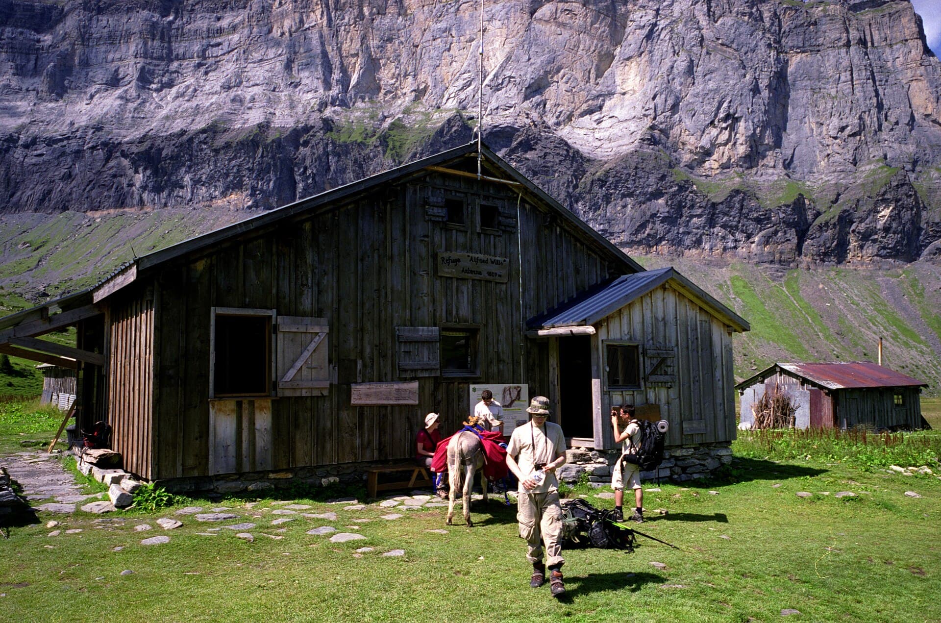 Refuge d'Anterne Alfred Wills (via Wikimedia Commons, CC BY-SA 2.0)