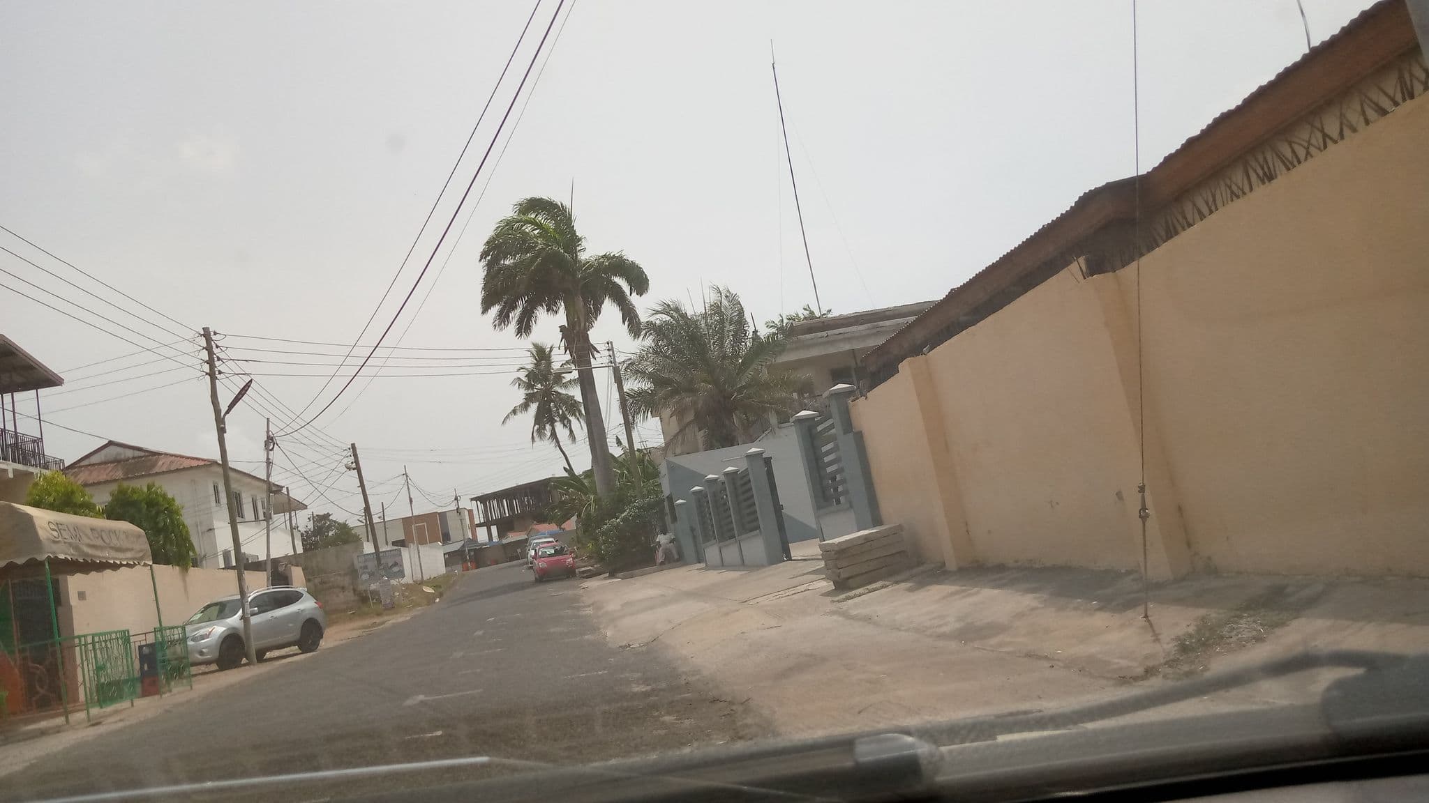 Street view near Ingot Hotel, Accra — © awezgeo (CC BY-SA · Mapillary)