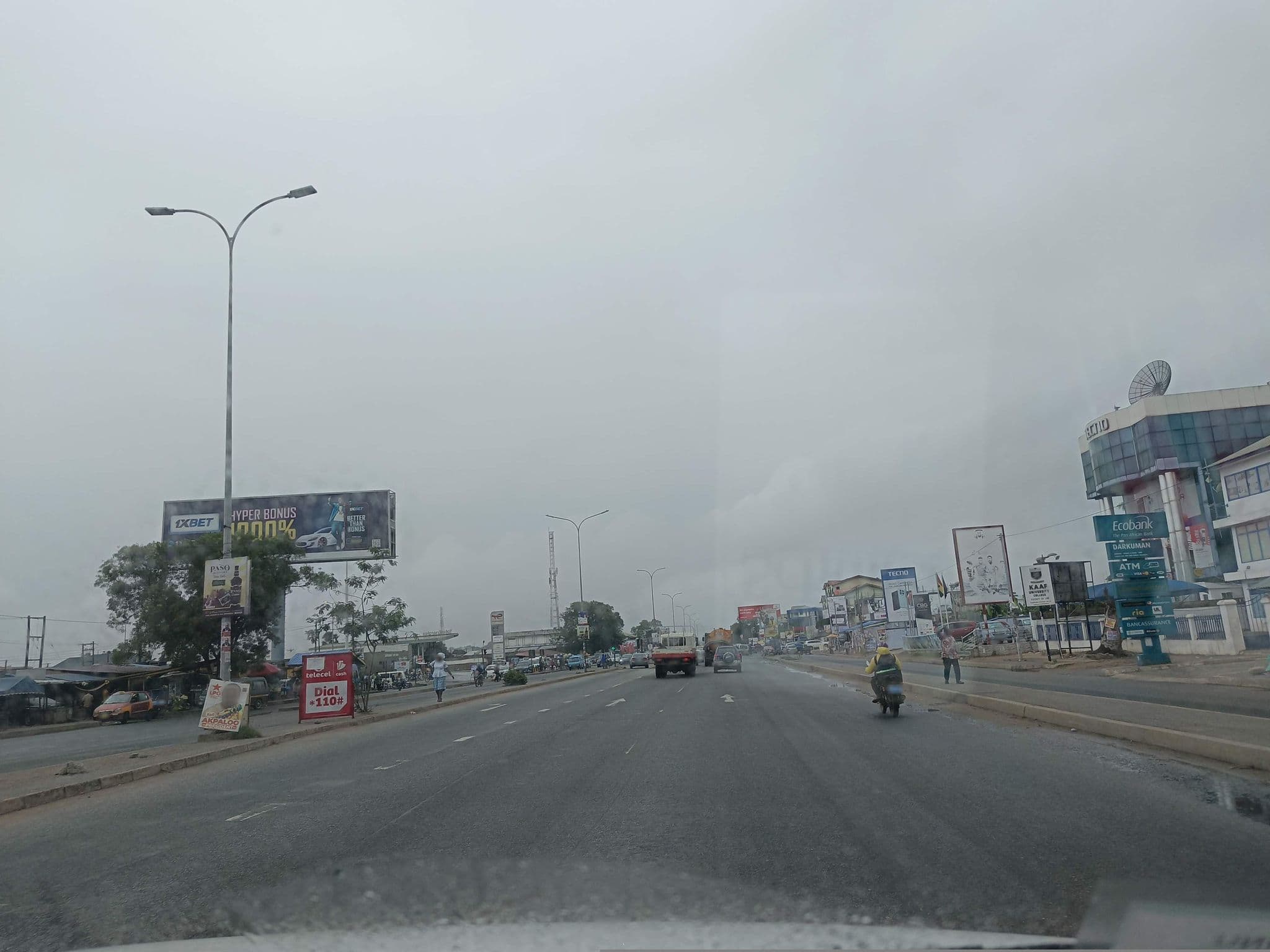 Street view near Gloryland Hotel, Awoshi — © RabiatuHijabGirl1 (CC BY-SA · Mapillary)