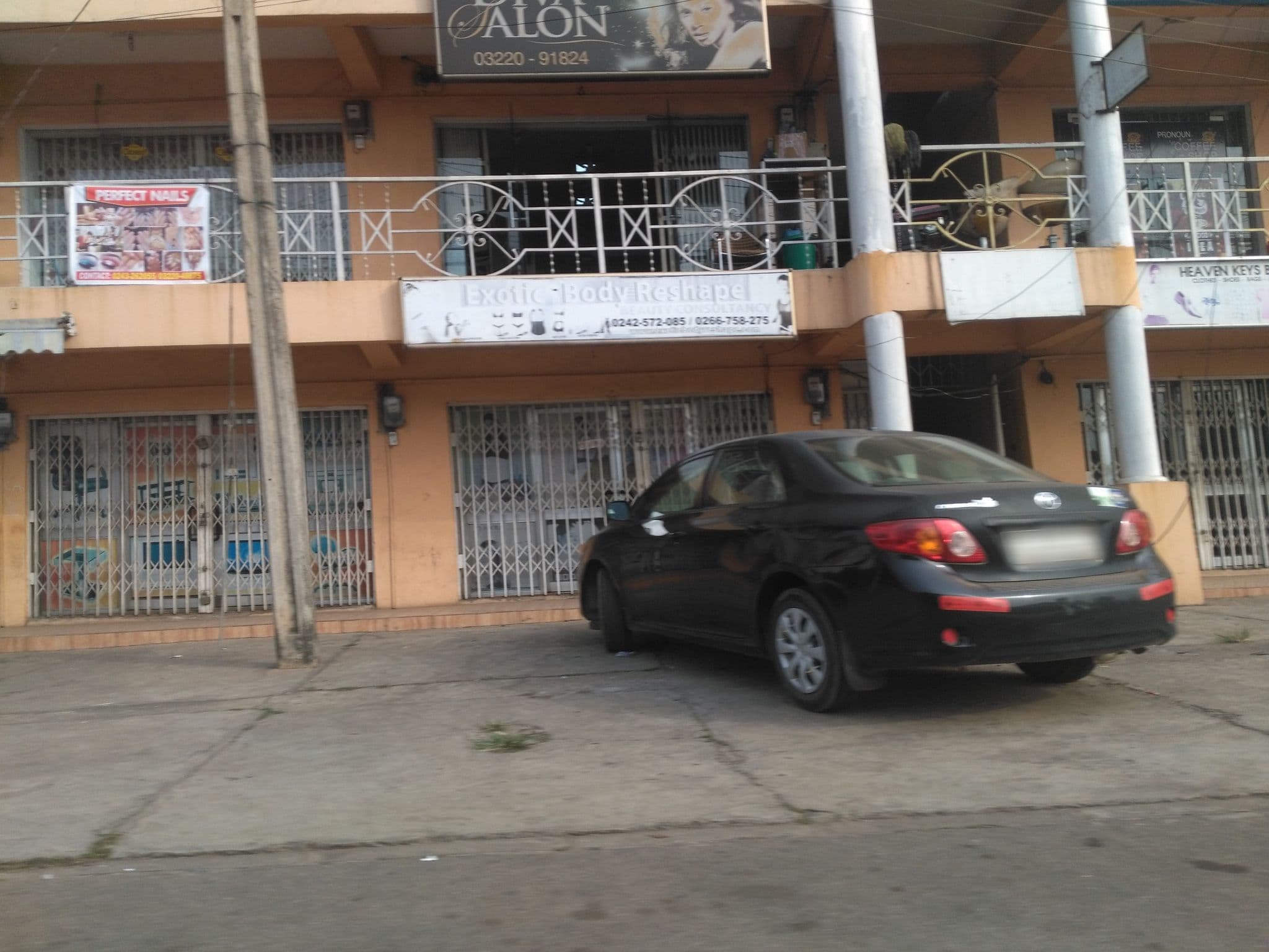 Street view near Hunter's Guesthouse, Kumasi — © ralebipim (CC BY-SA · Mapillary)