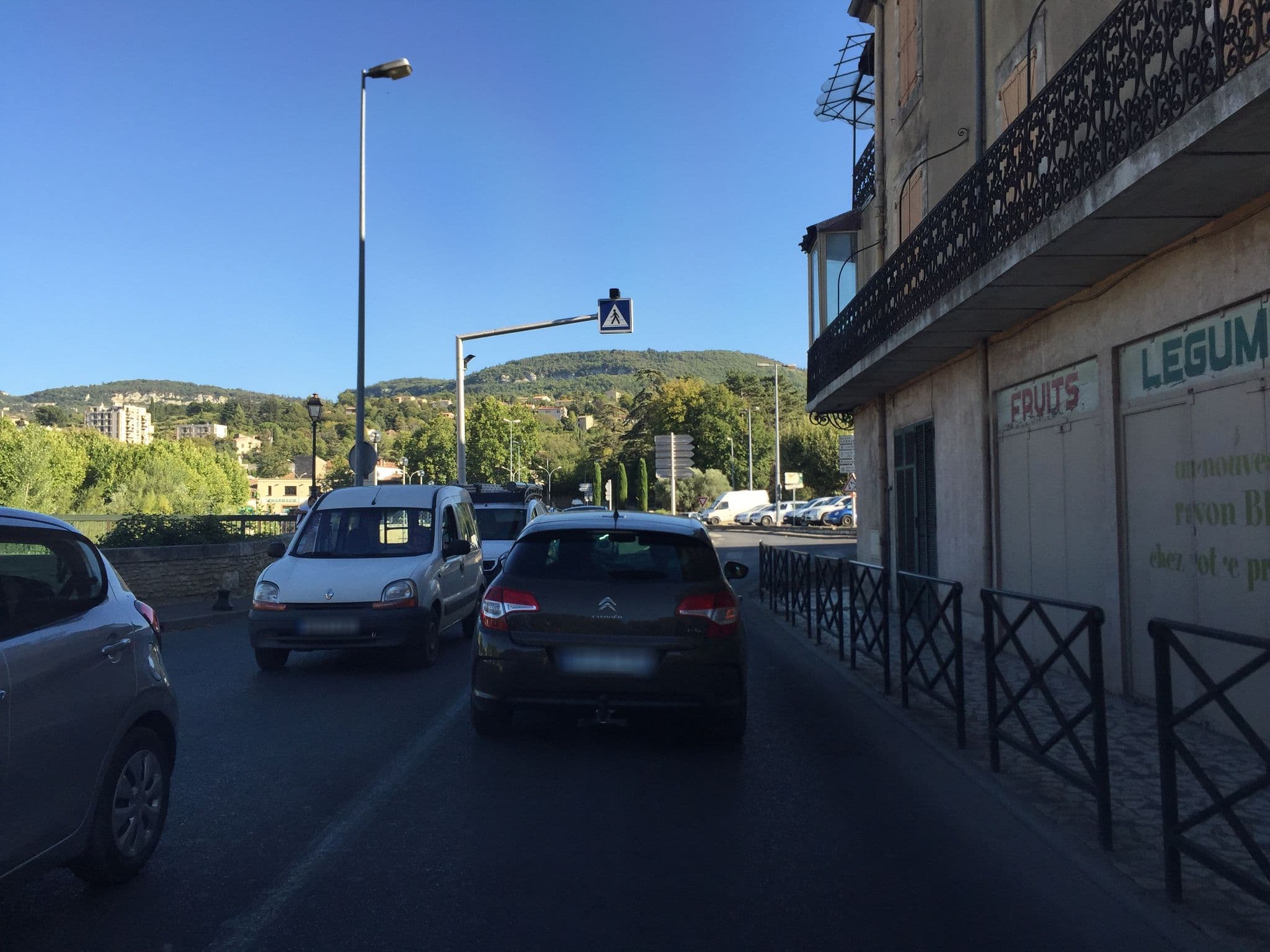 Street view near Hôtel l'Aptois, Apt — © zimmy (CC BY-SA · Mapillary)