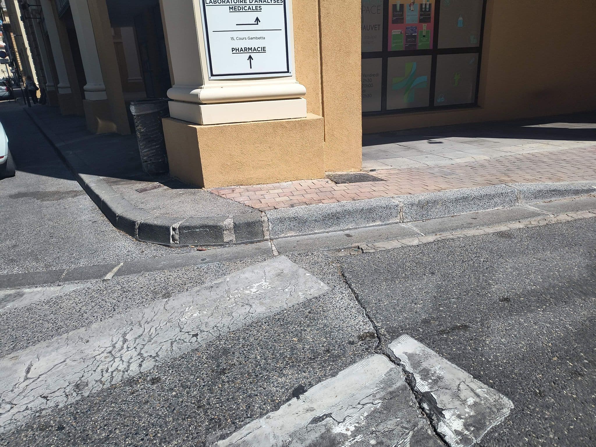 Street view near Hôtel L'Atrium d'Anaite, Aix-en-Provence — © mapeadora (CC BY-SA · Mapillary)