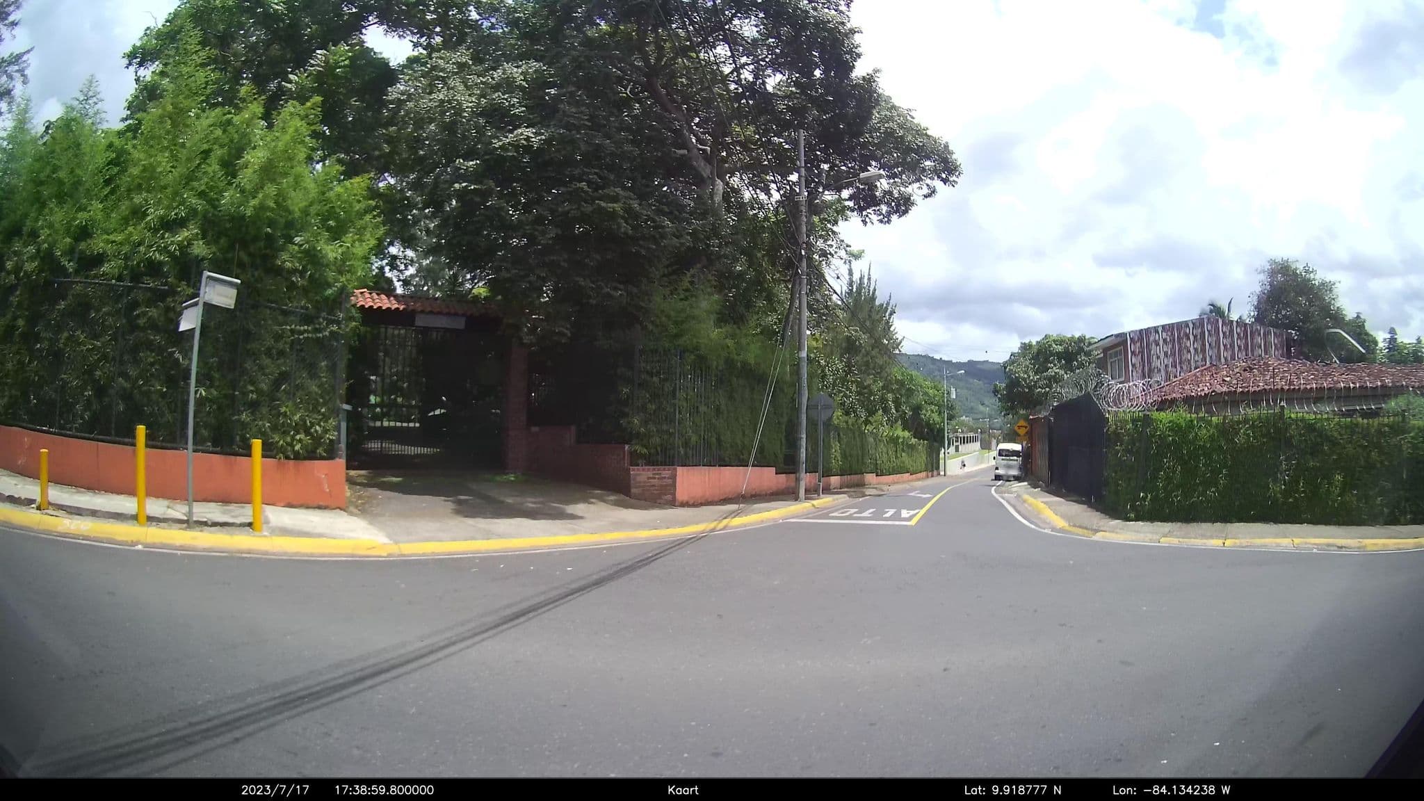 Street view near Tierra Magica Bed & Breakfast and Art Studio, Escazú — © kaart_2 (CC BY-SA · Mapillary)