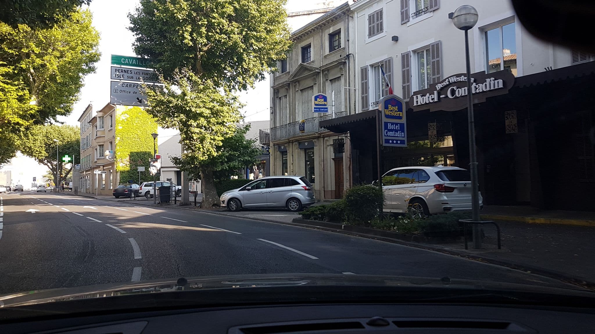 Street view near Hôtel Comtadin, Carpentras — © axelf8409 (CC BY-SA · Mapillary)