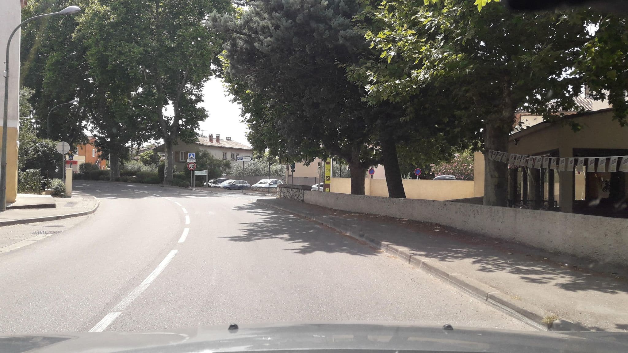 Street view near Hôtel Le Relais des Gorges, Vinon-sur-Verdon — © eric_s (CC BY-SA · Mapillary)