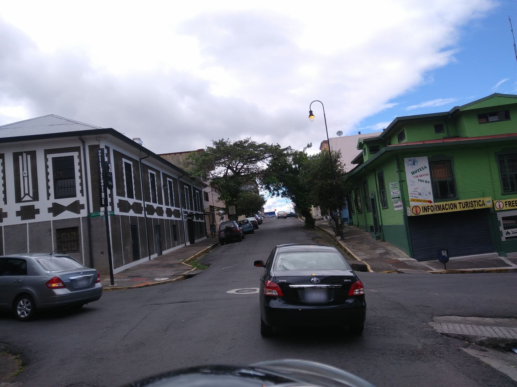 Street view near Hotel Clarion Amón Plaza, San José — © allanesqui (CC BY-SA · Mapillary)