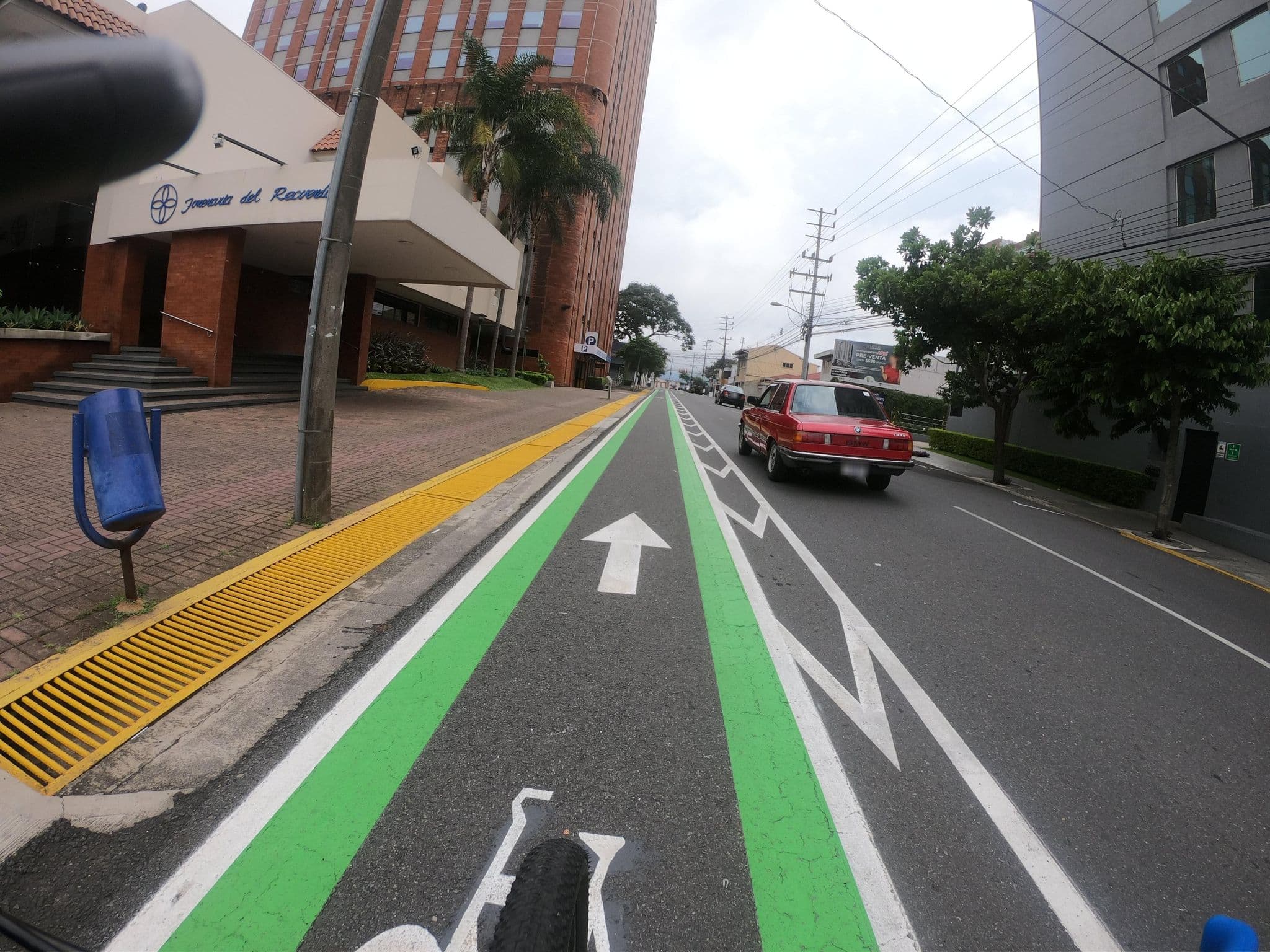 Street view near Park Inn by Radisson, San José — © roirobo (CC BY-SA · Mapillary)