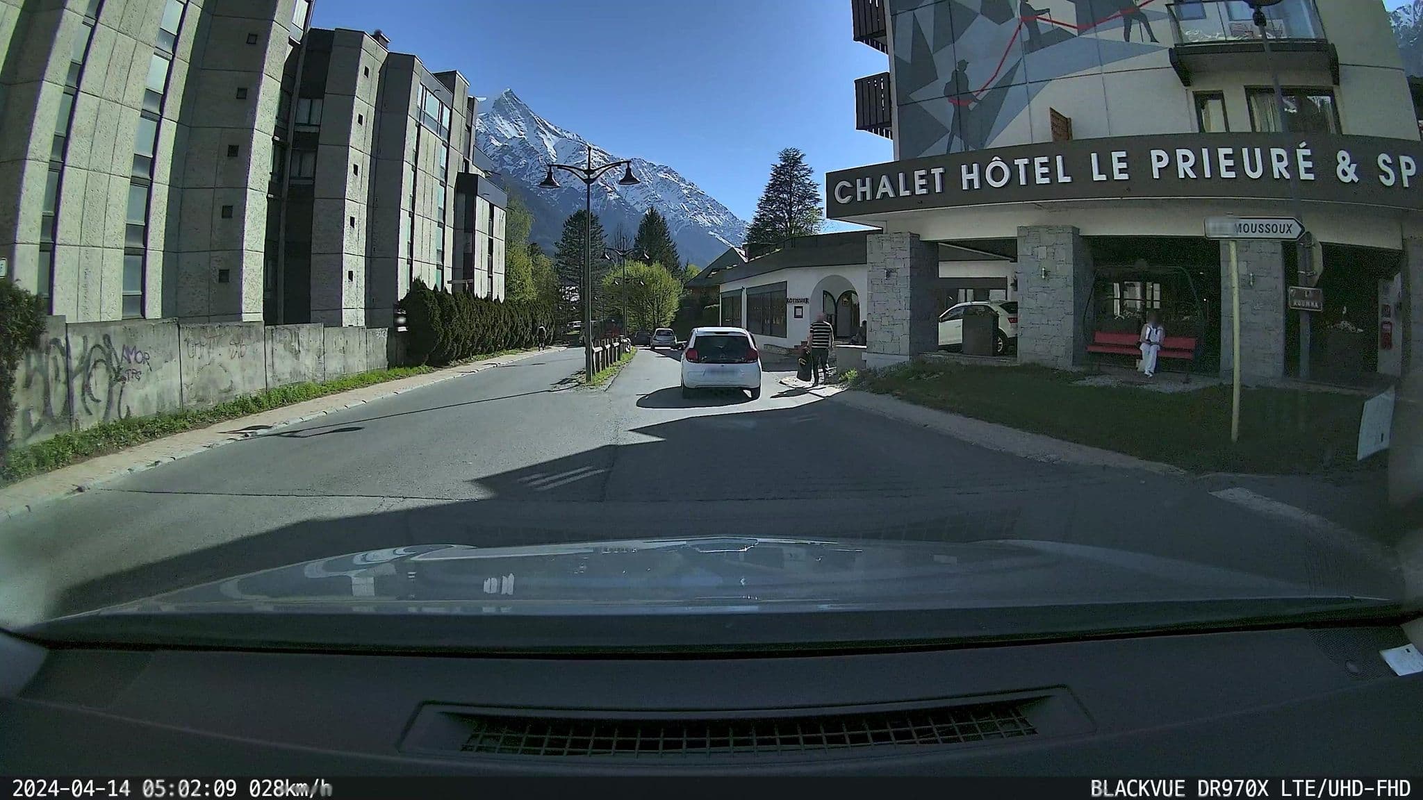 Street view near Le Prieuré, Chamonix-Mont-Blanc — © ordinatous (CC BY-SA · Mapillary)