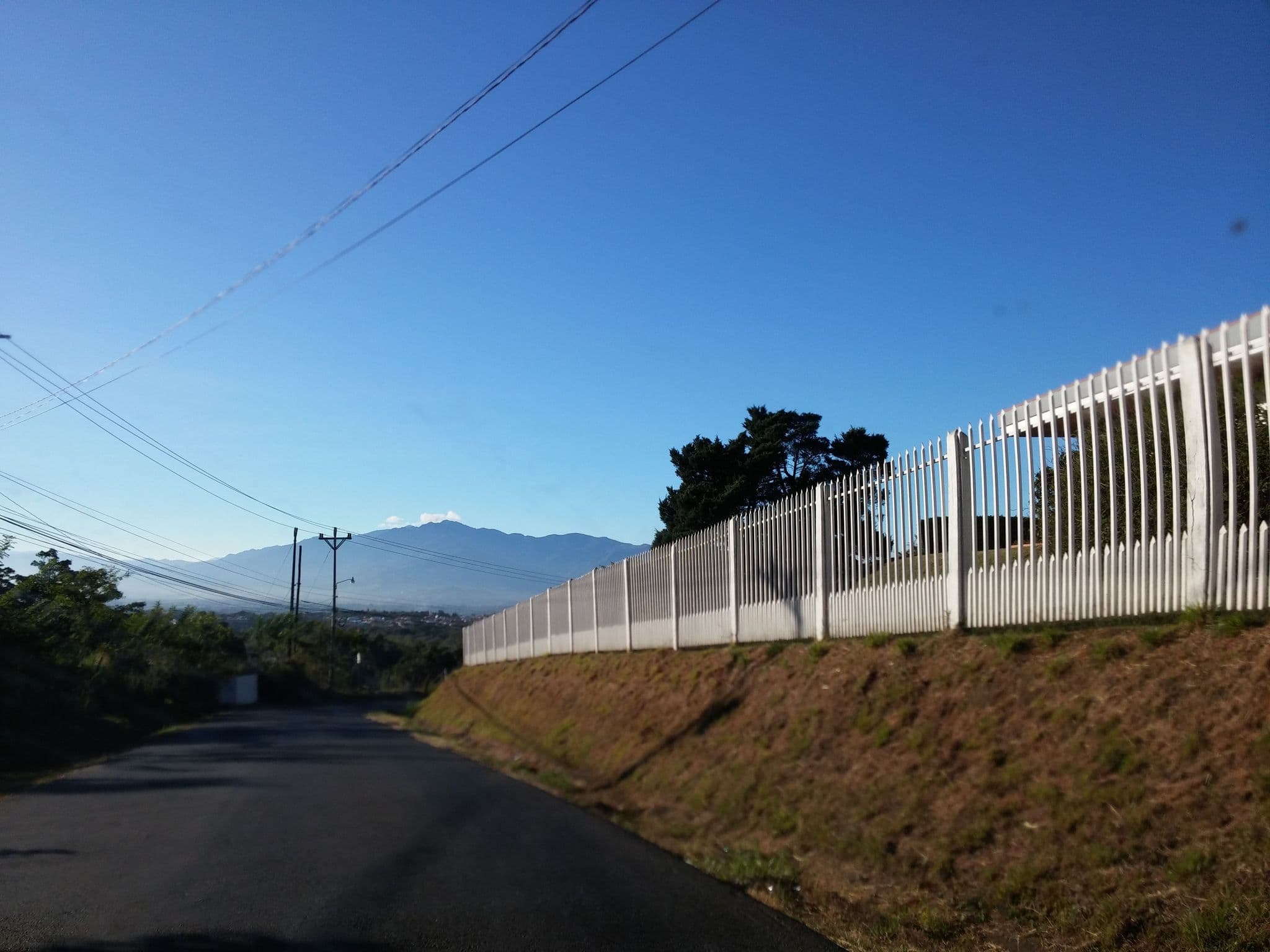 Street view near Hotel Villa Bonita, Alajuela — © elotrojames (CC BY-SA · Mapillary)