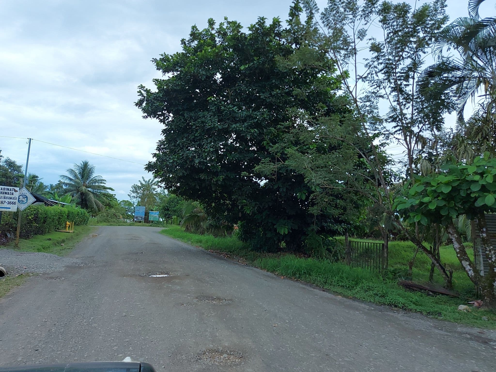 Street view near Soda Y Cabinas Manawada, Golfito — © elopio (CC BY-SA · Mapillary)